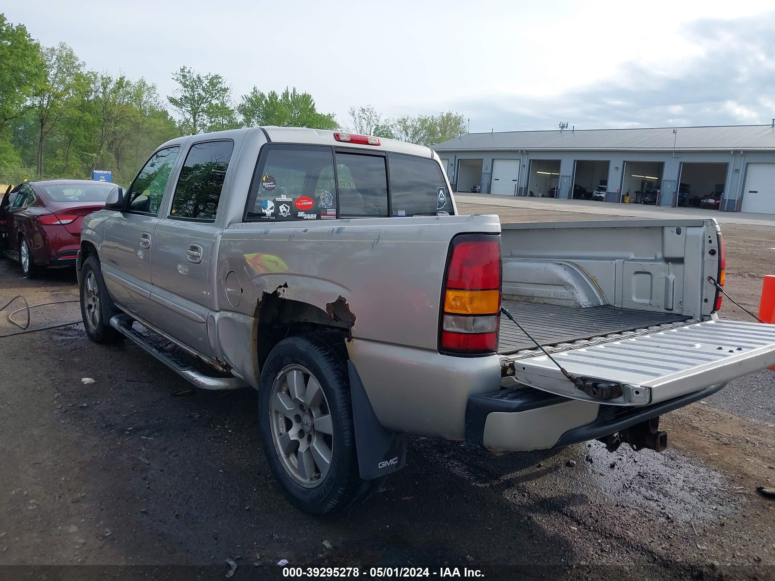 Photo 2 VIN: 2GTEK63N761210831 - GMC SIERRA 