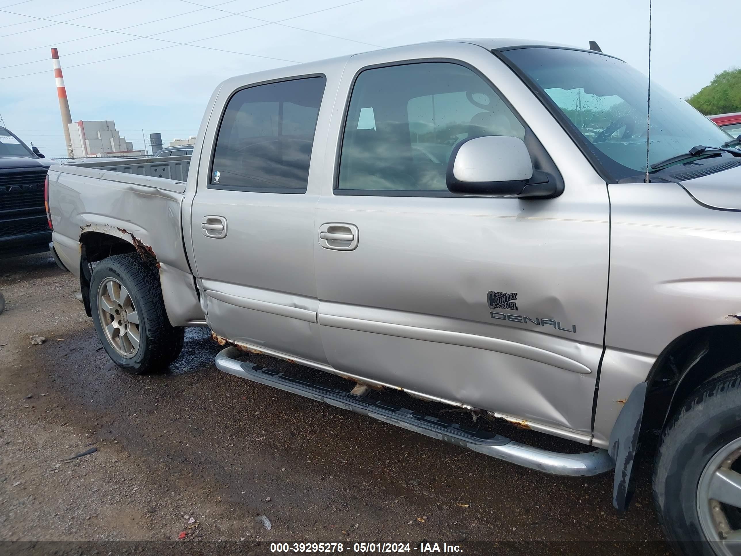 Photo 5 VIN: 2GTEK63N761210831 - GMC SIERRA 