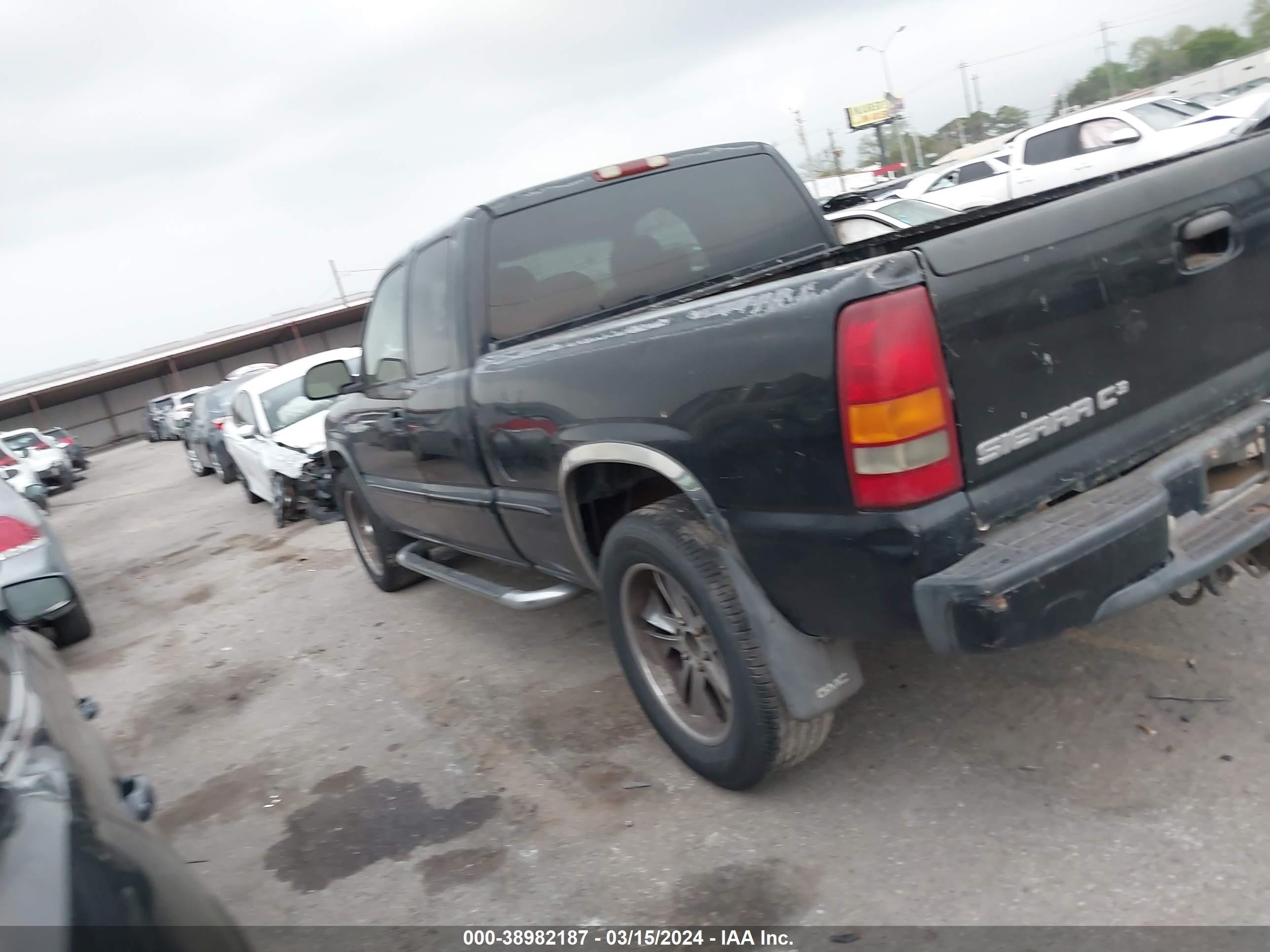 Photo 2 VIN: 2GTEK69U411227190 - GMC SIERRA 