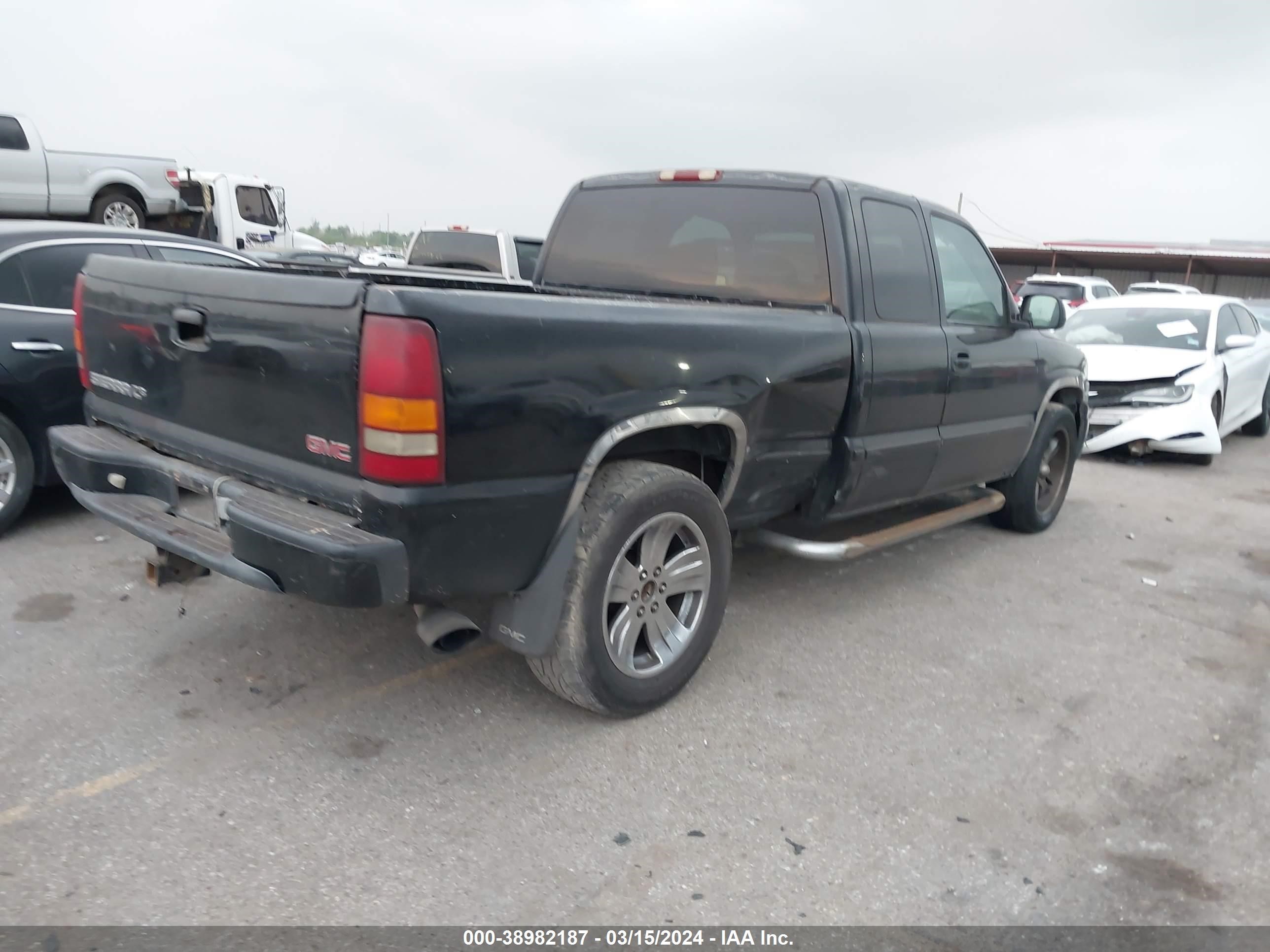 Photo 3 VIN: 2GTEK69U411227190 - GMC SIERRA 