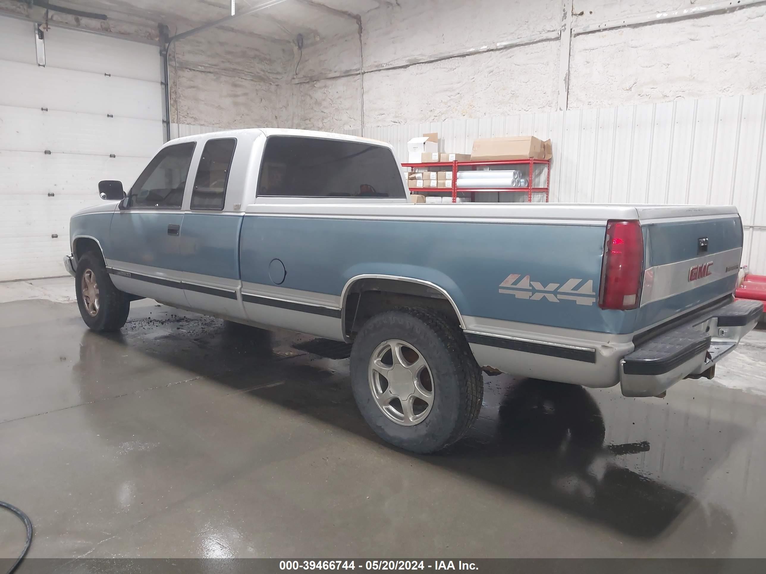 Photo 2 VIN: 2GTFK29K1J1579297 - GMC NULL 