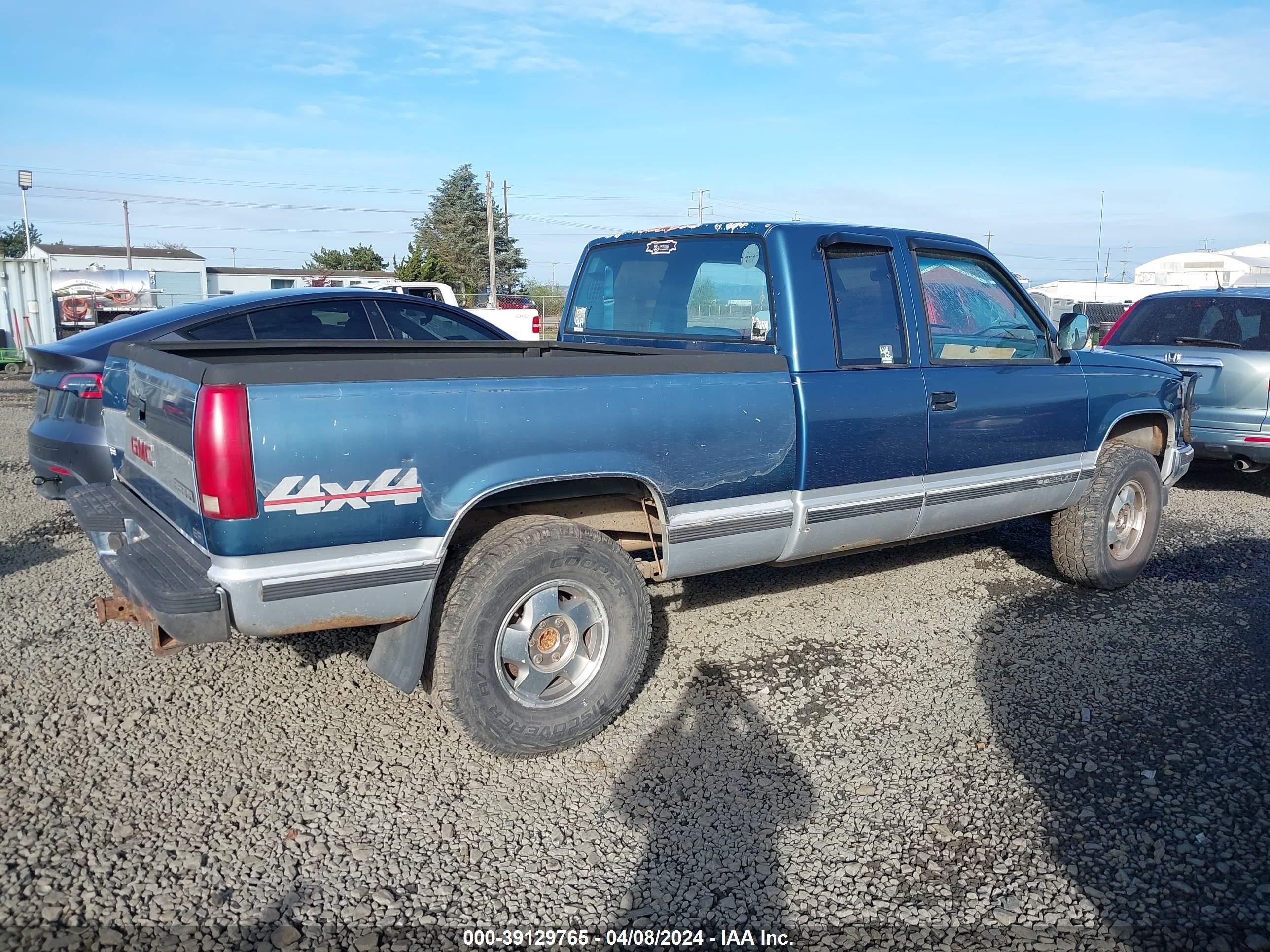 Photo 3 VIN: 2GTFK29K3L1527897 - GMC SIERRA 