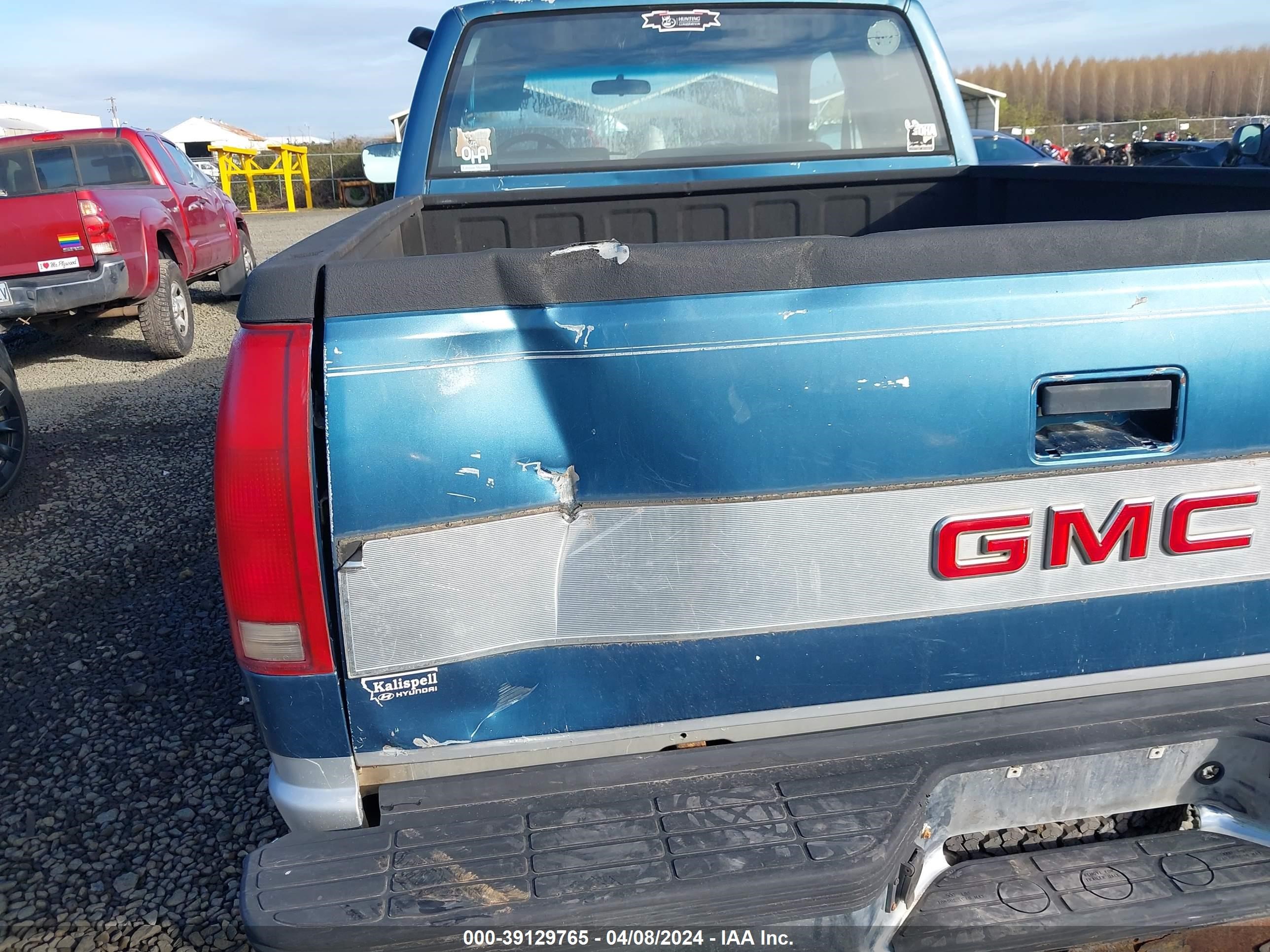 Photo 5 VIN: 2GTFK29K3L1527897 - GMC SIERRA 