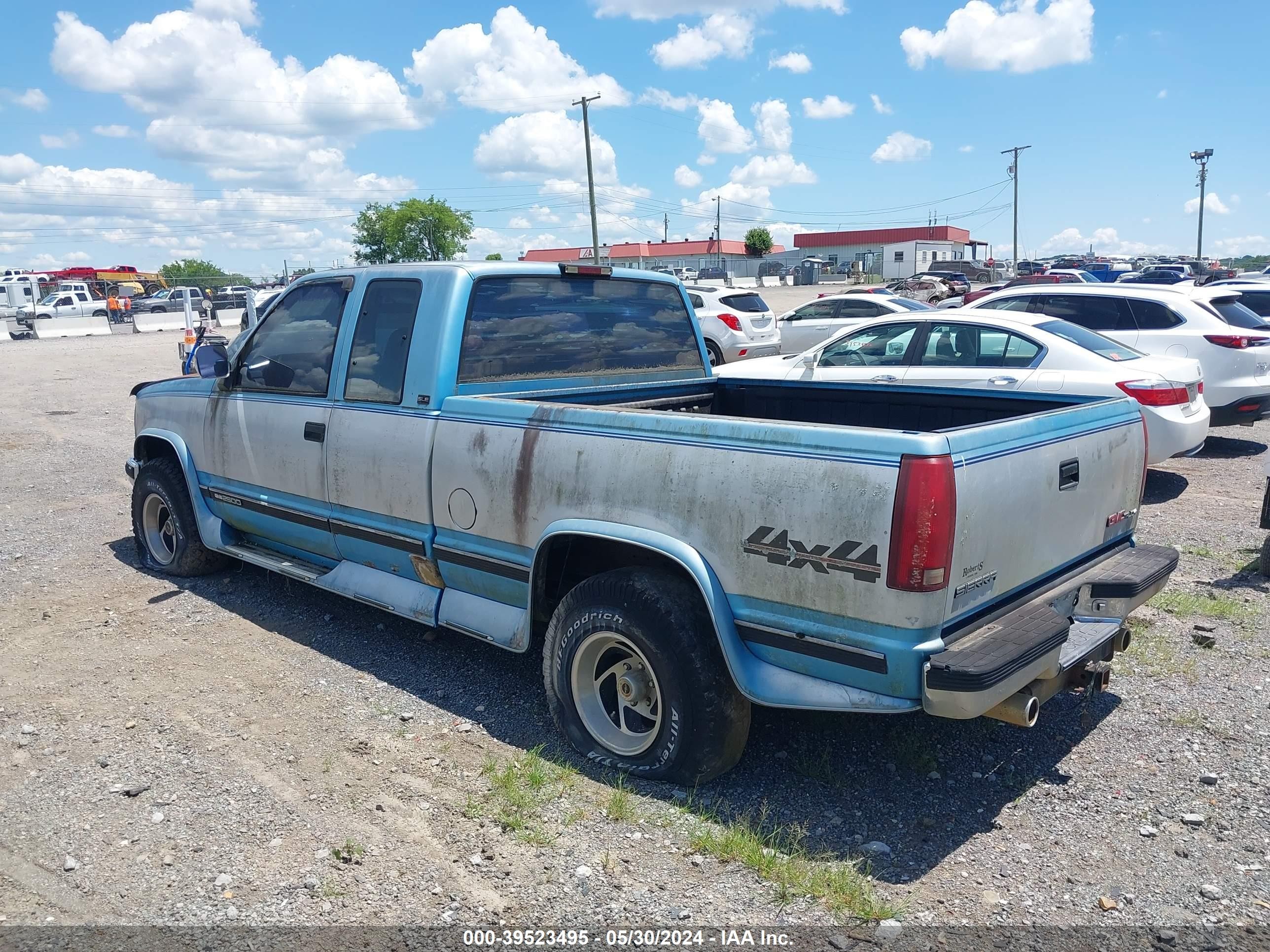 Photo 11 VIN: 2GTFK29K8R1535602 - GMC SIERRA 