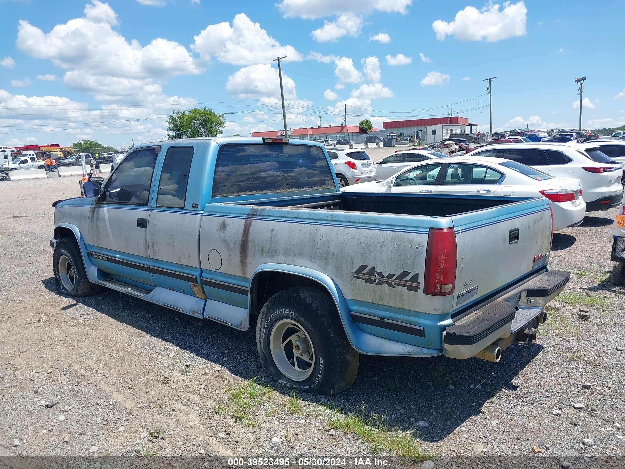 Photo 12 VIN: 2GTFK29K8R1535602 - GMC SIERRA 