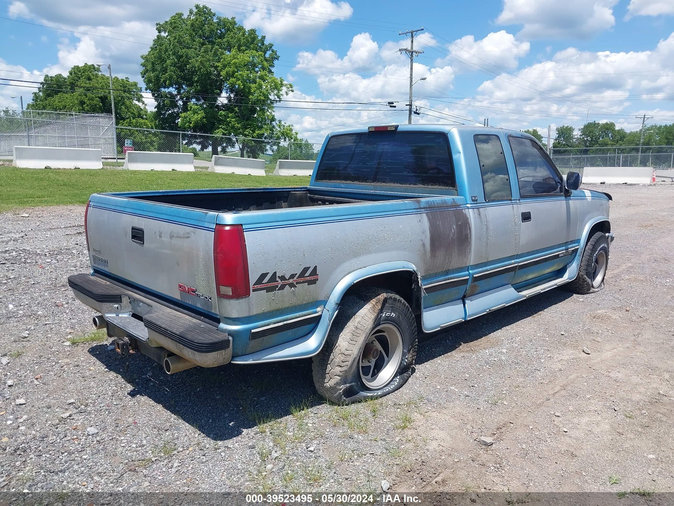 Photo 3 VIN: 2GTFK29K8R1535602 - GMC SIERRA 