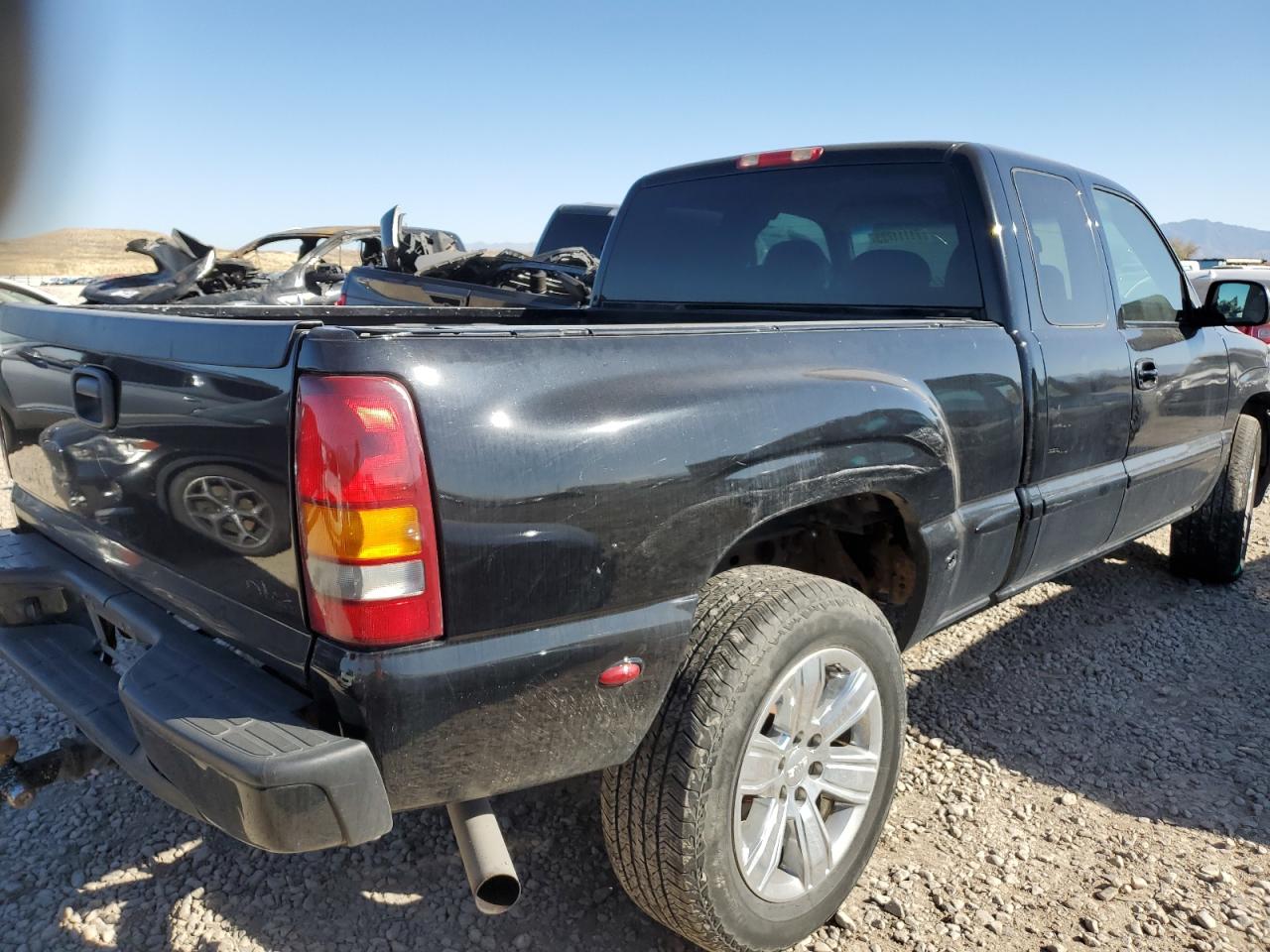 Photo 2 VIN: 2GTFK69U321387132 - GMC SIERRA 