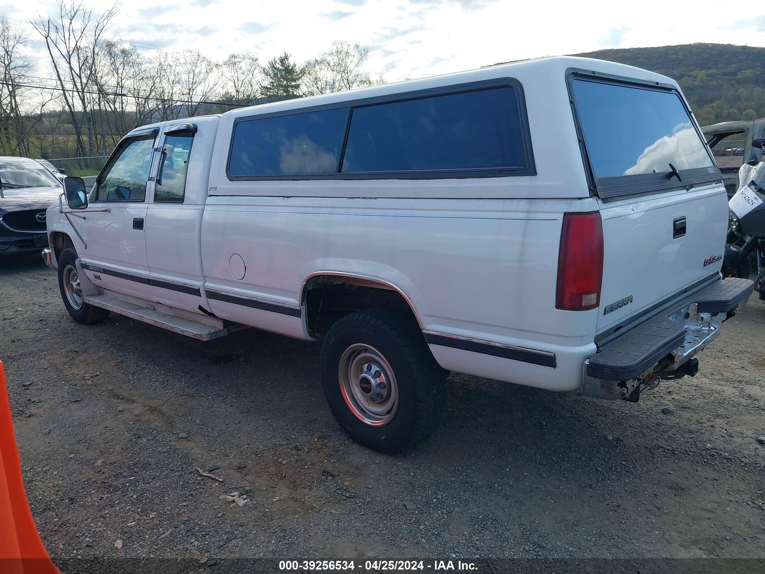 Photo 2 VIN: 2GTGC29J5N1559055 - GMC SIERRA 