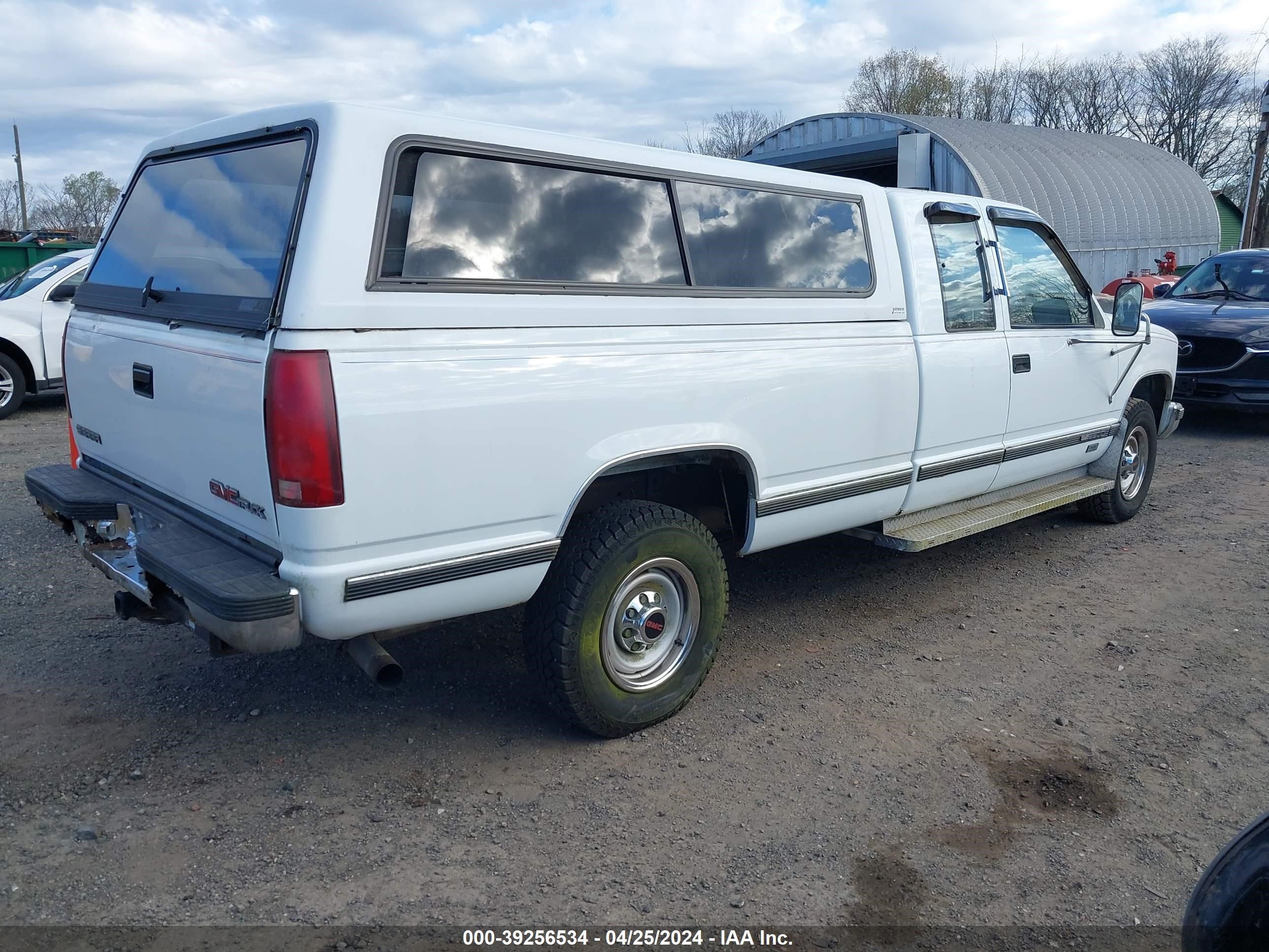 Photo 3 VIN: 2GTGC29J5N1559055 - GMC SIERRA 