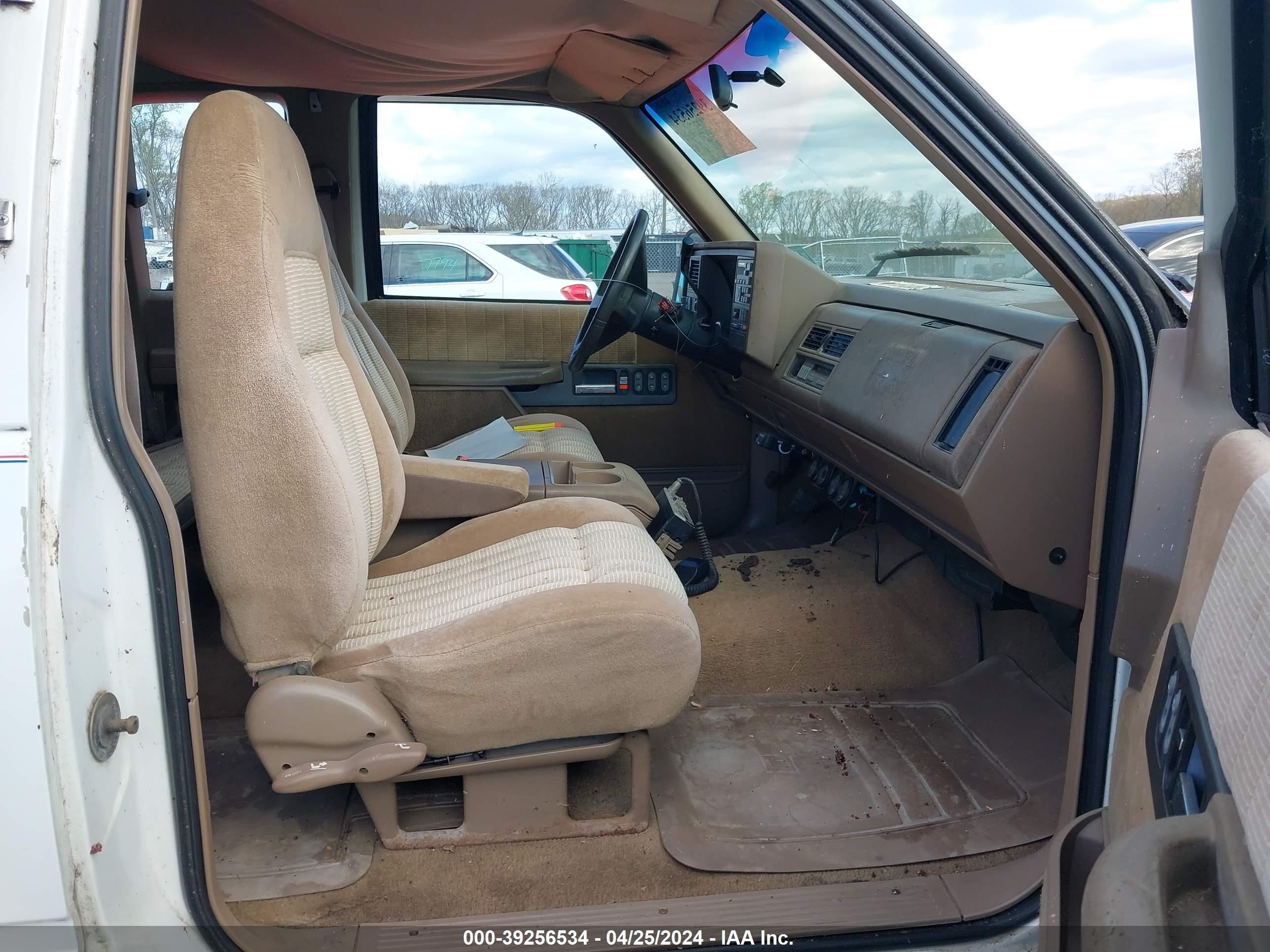 Photo 4 VIN: 2GTGC29J5N1559055 - GMC SIERRA 