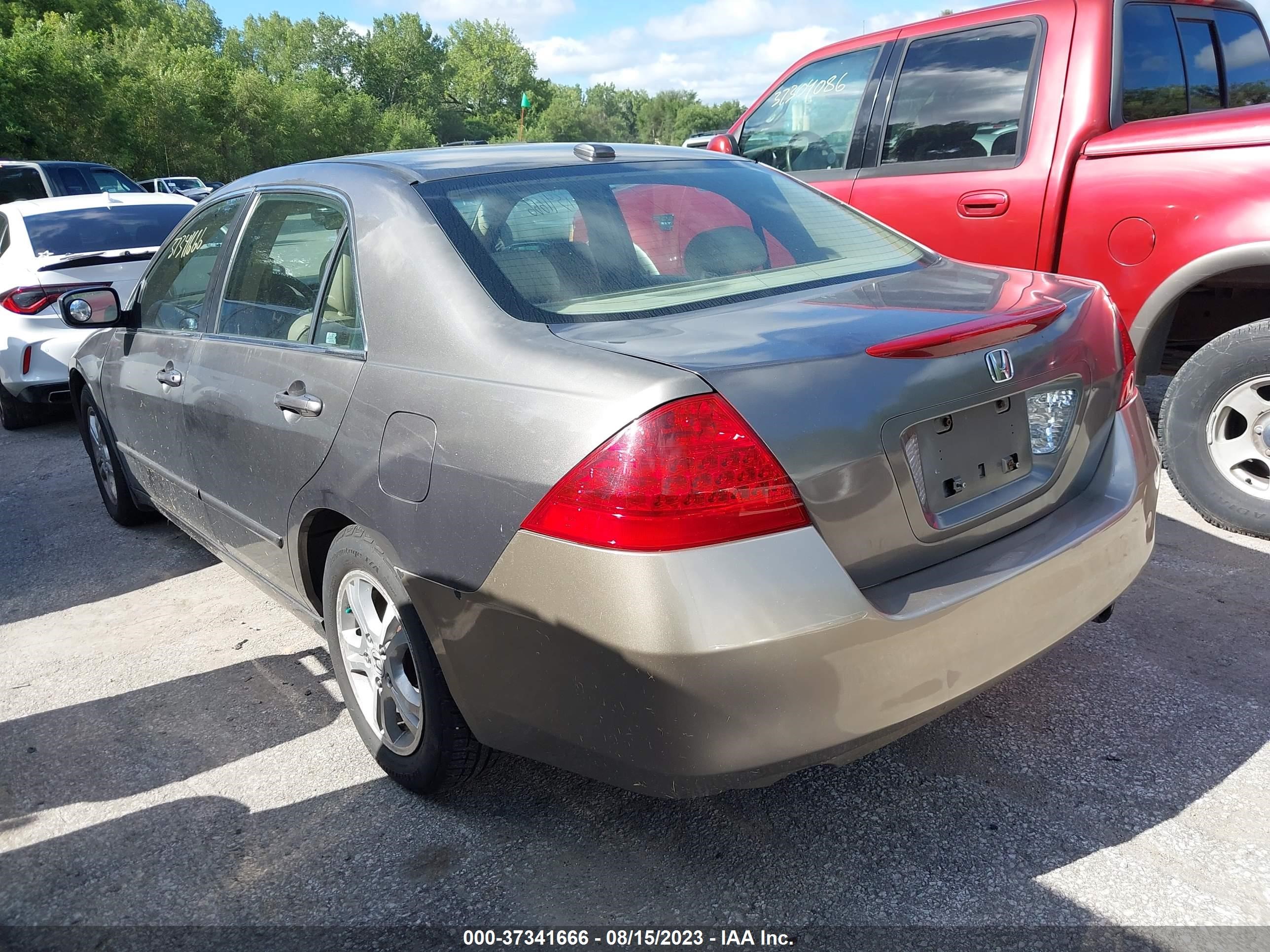 Photo 2 VIN: 2HGCM56766A099298 - HONDA ACCORD 