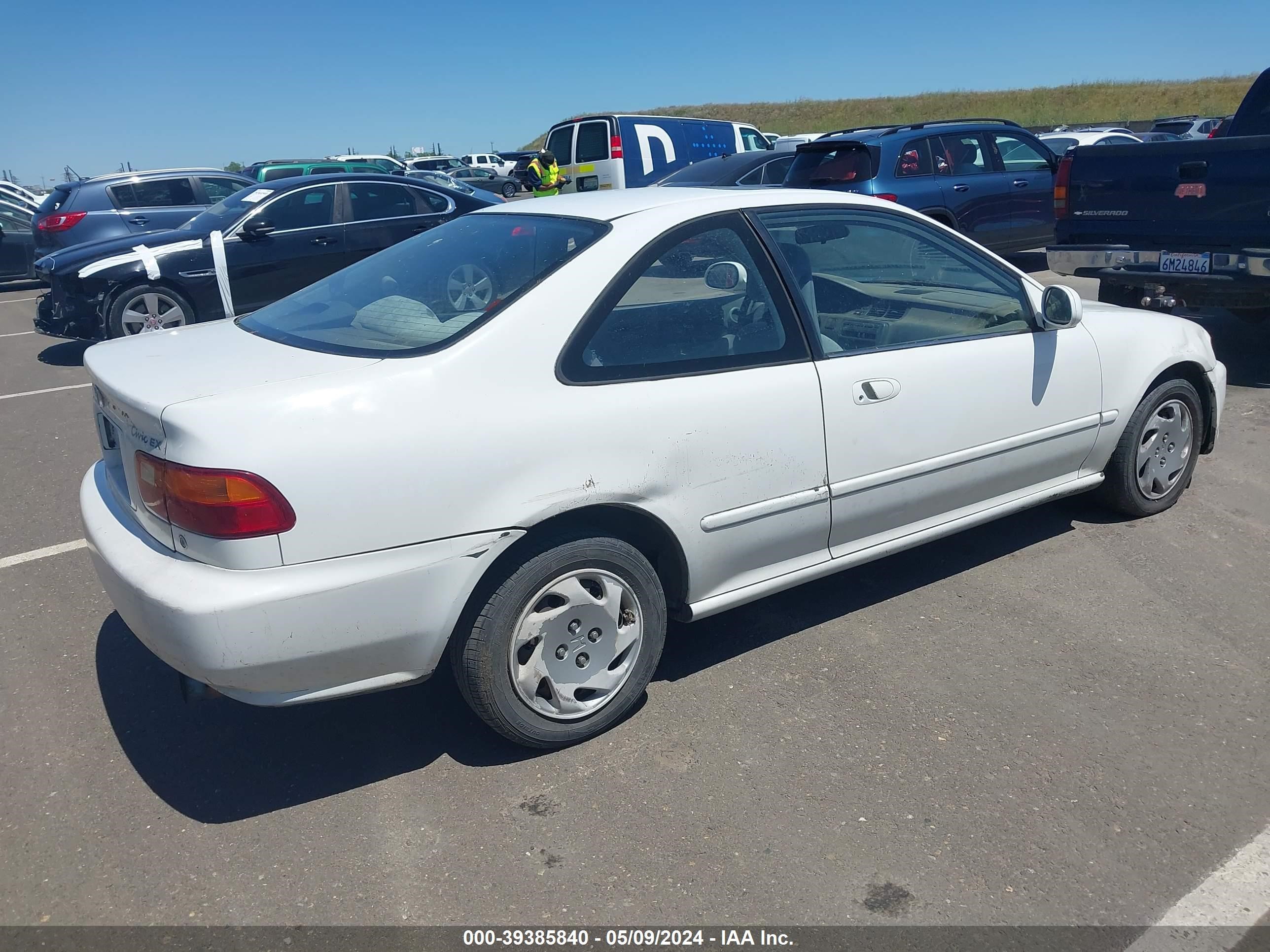 Photo 3 VIN: 2HGEJ1131SH573975 - HONDA CIVIC 