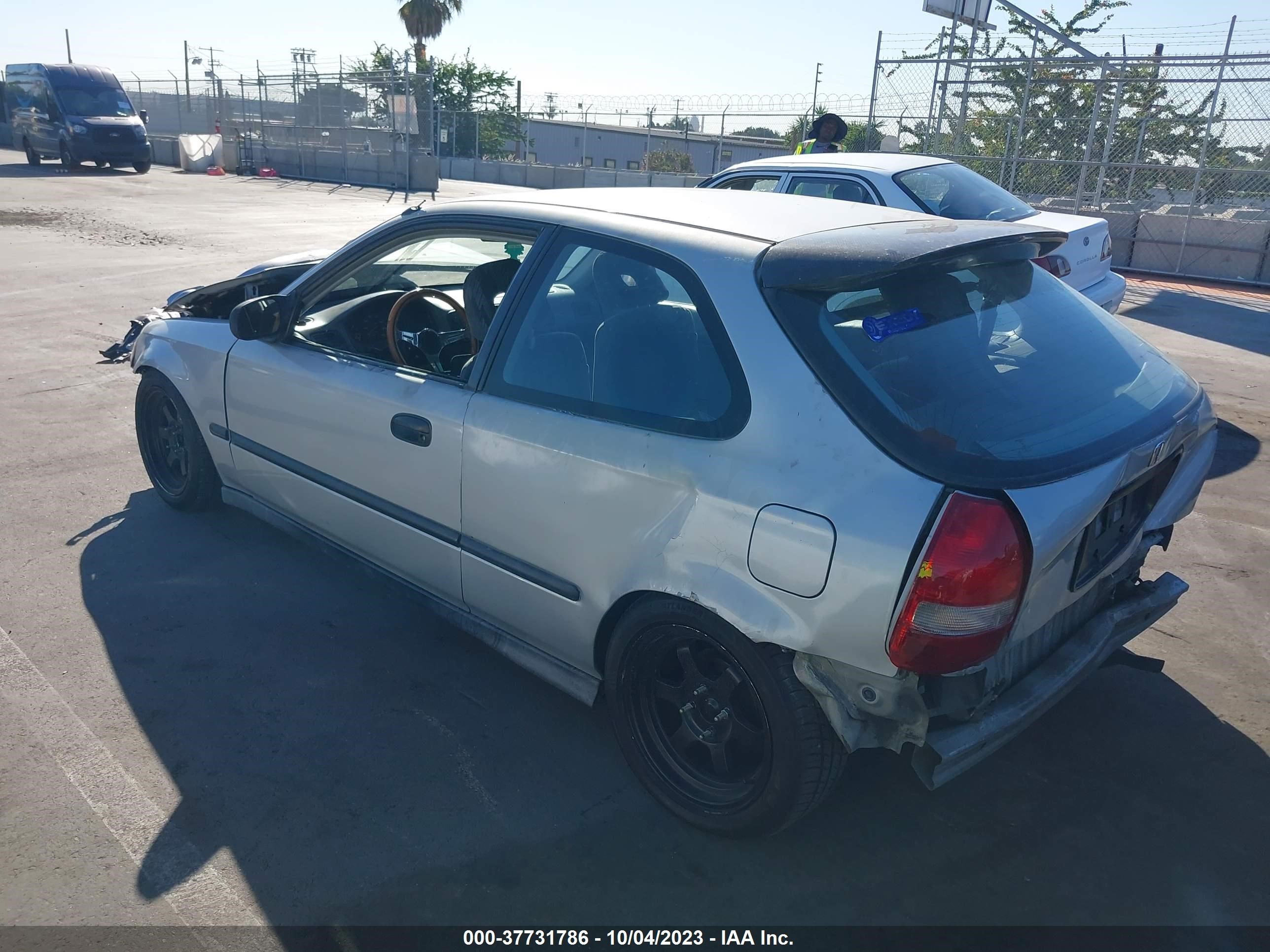 Photo 2 VIN: 2HGEJ6326VH115497 - HONDA CIVIC 