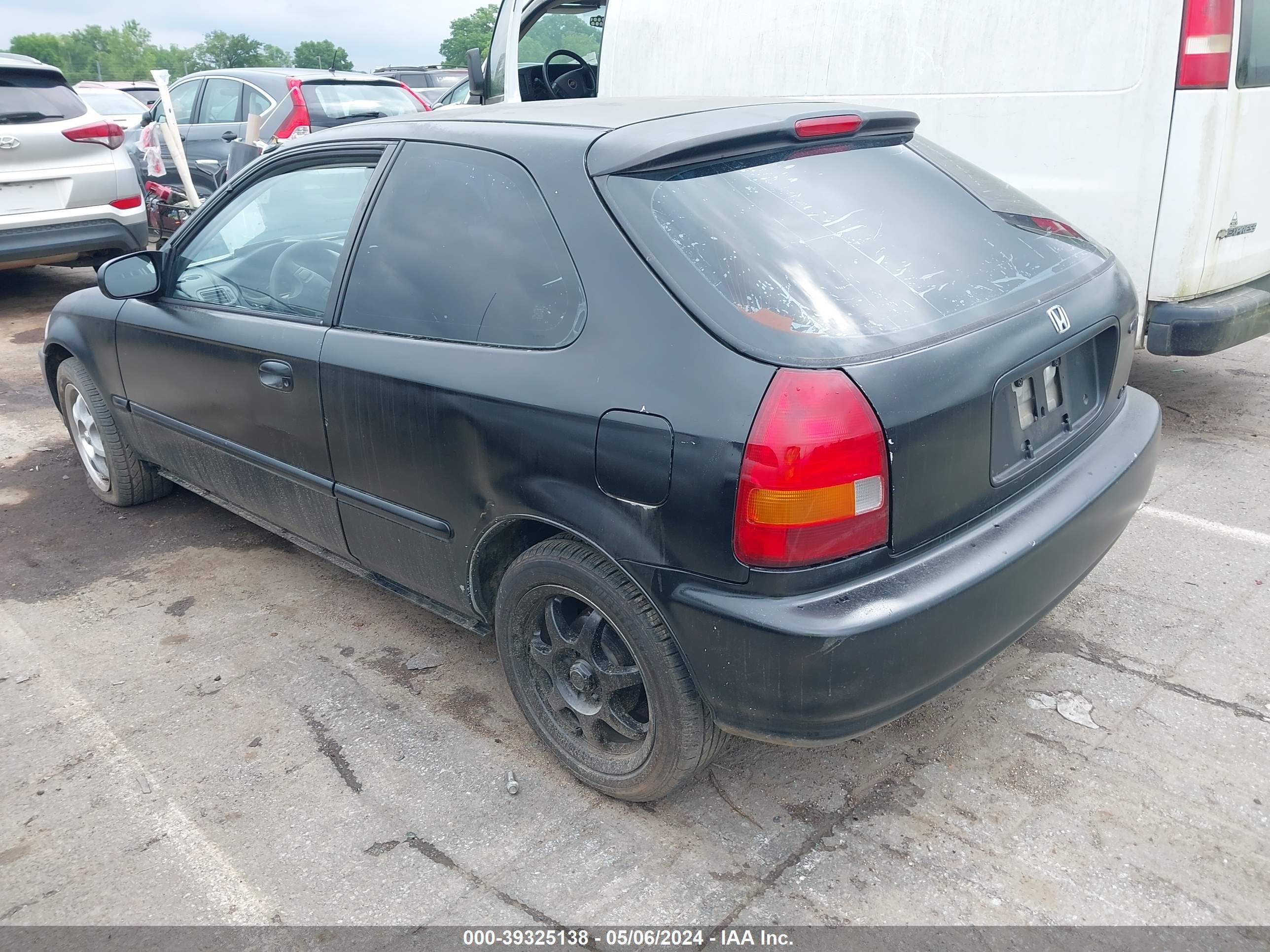 Photo 2 VIN: 2HGEJ6427VH122988 - HONDA CIVIC 