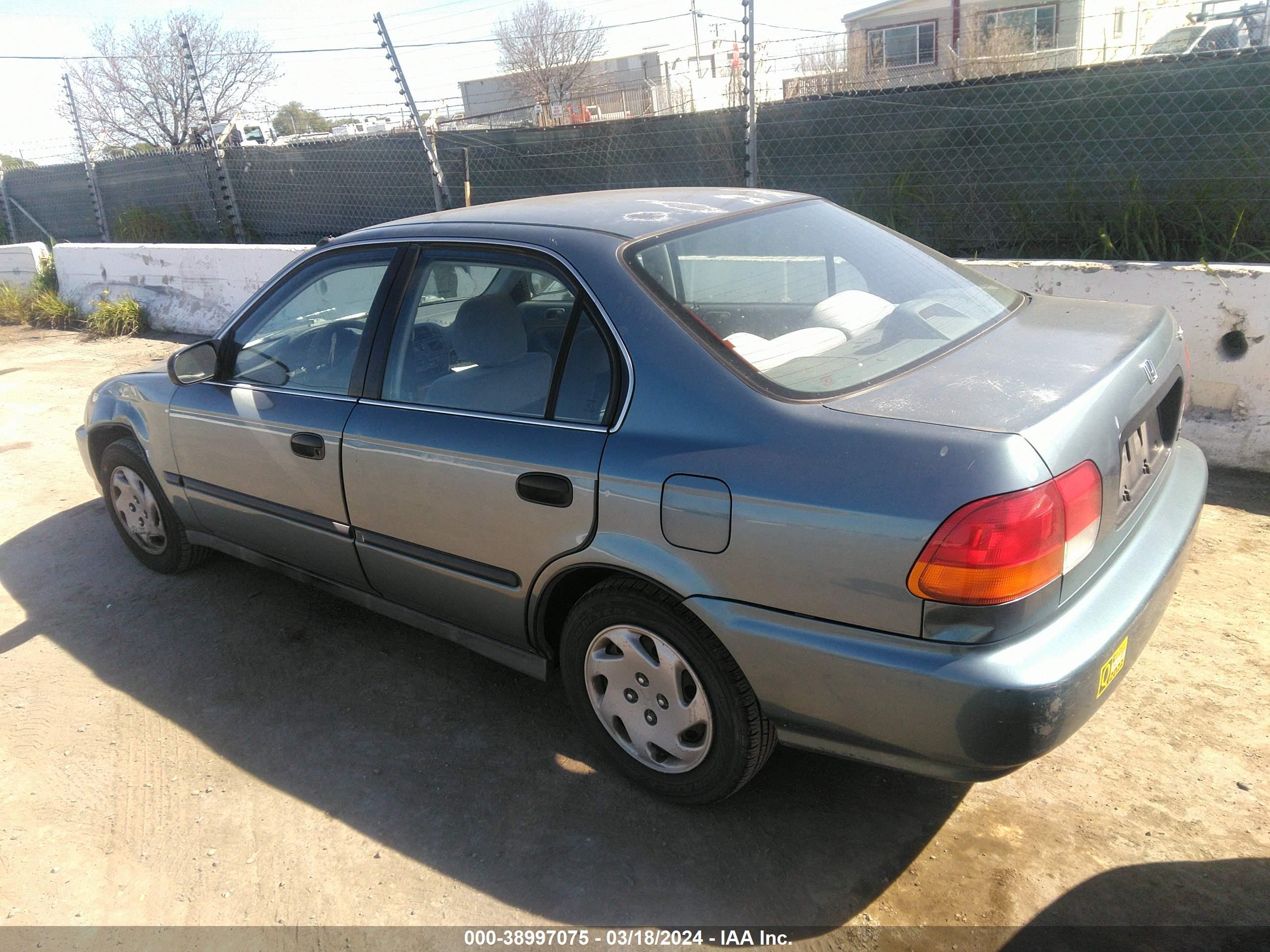 Photo 2 VIN: 2HGEJ6602TH553263 - HONDA CIVIC 