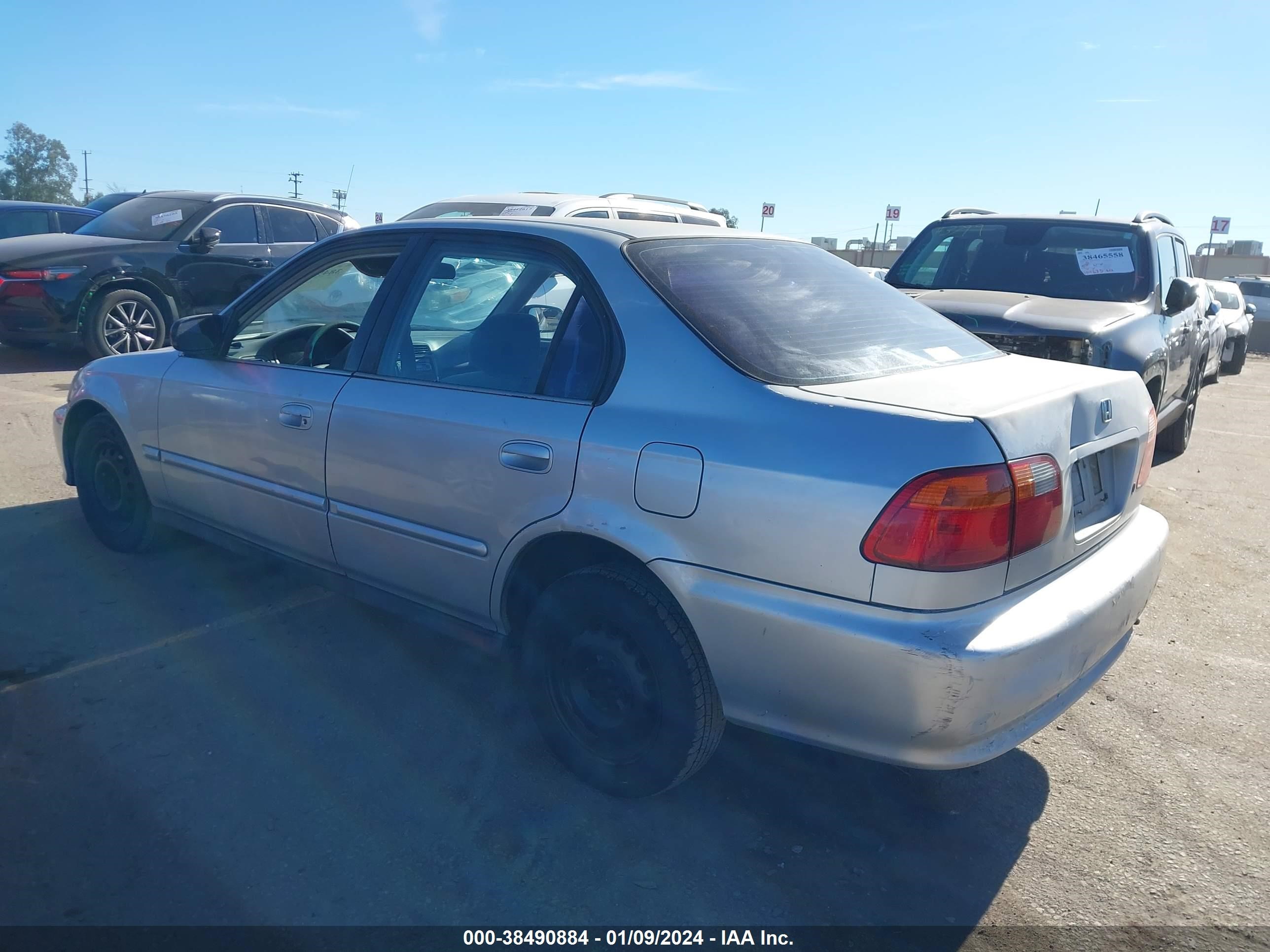 Photo 2 VIN: 2HGEJ6612XH584897 - HONDA CIVIC 