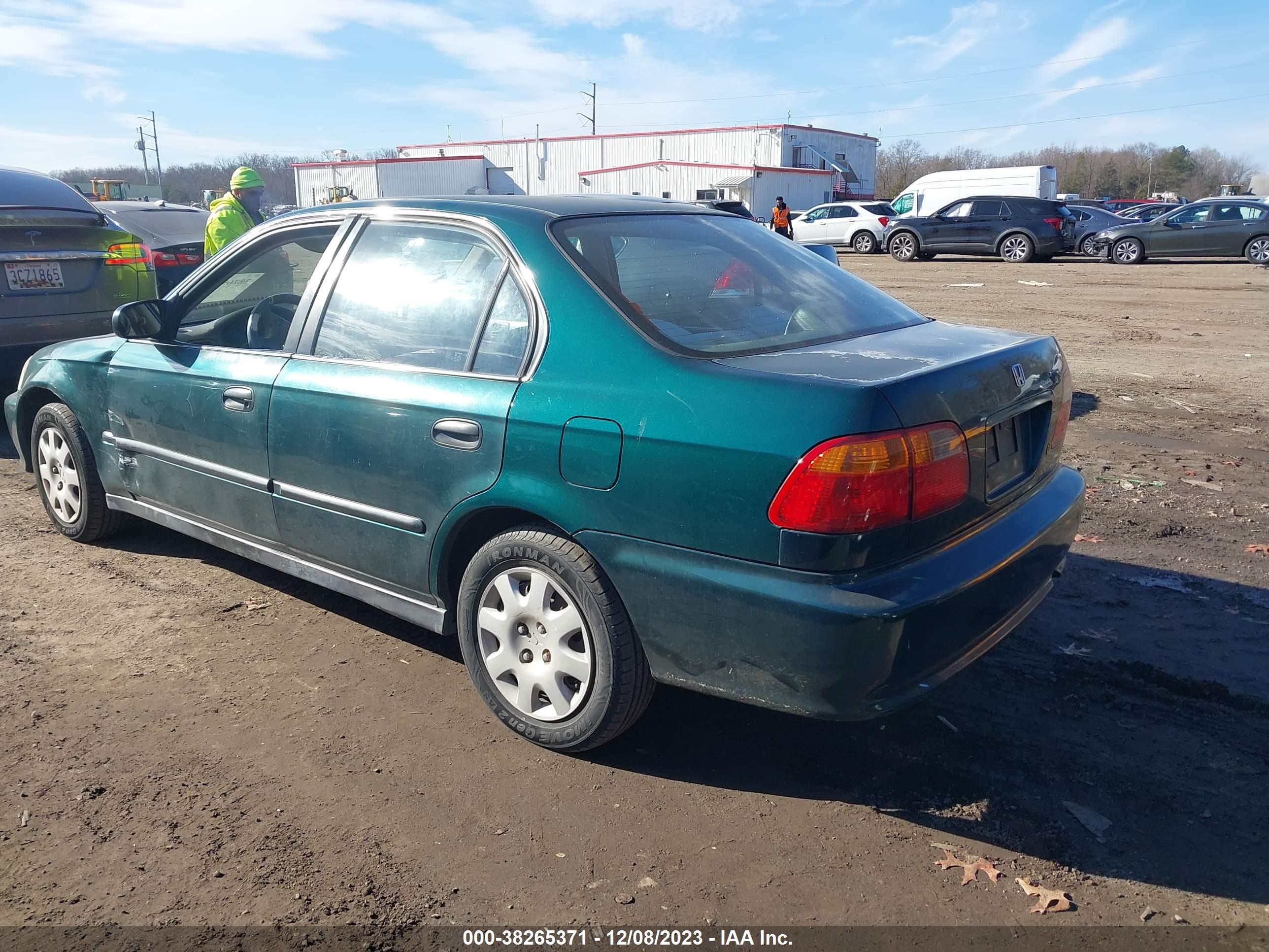 Photo 2 VIN: 2HGEJ6678XH570667 - HONDA CIVIC 