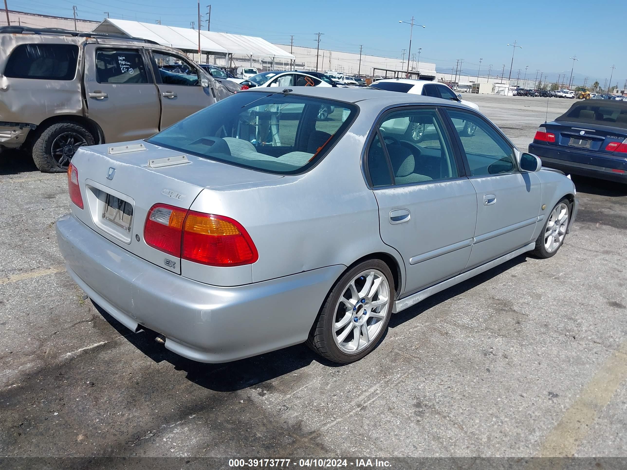 Photo 3 VIN: 2HGEJ8641XH513891 - HONDA CIVIC 