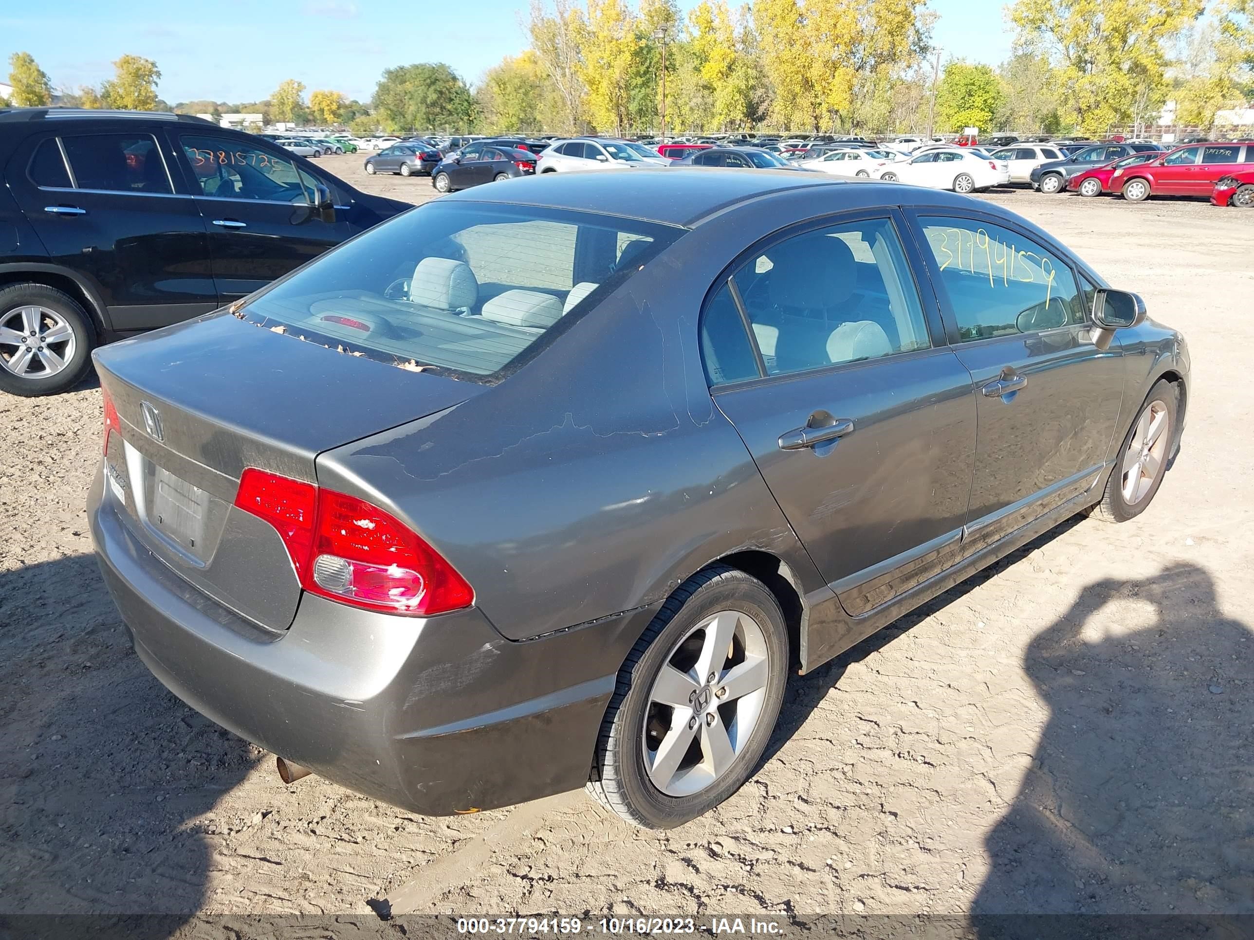 Photo 3 VIN: 2HGFA16828H308211 - HONDA CIVIC 