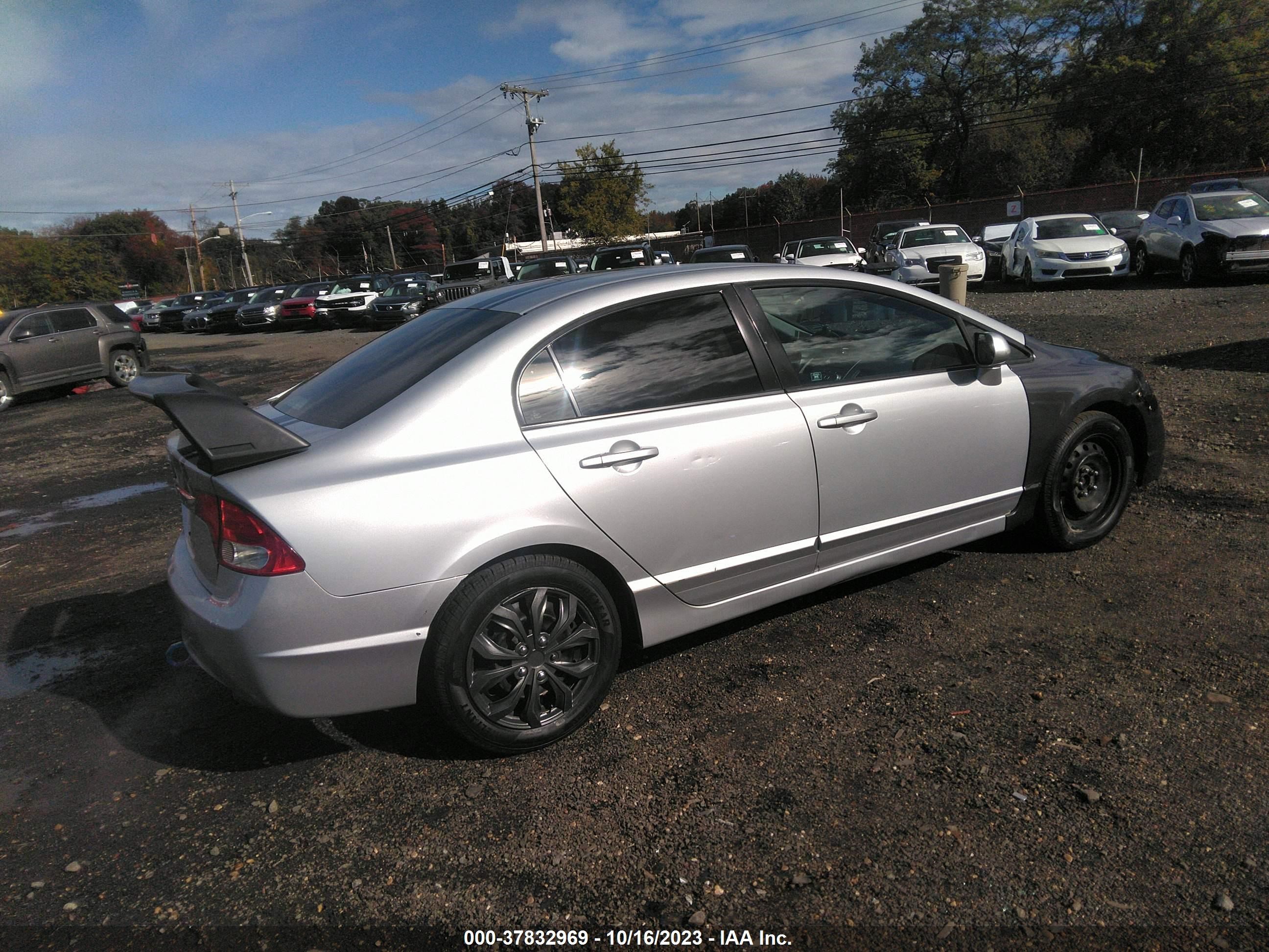 Photo 3 VIN: 2HGFA1F50AH564505 - HONDA CIVIC 