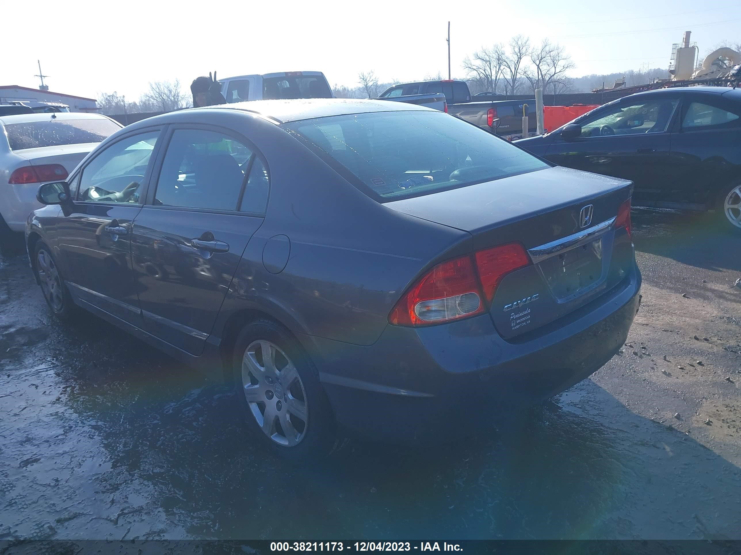 Photo 2 VIN: 2HGFA1F55AH565391 - HONDA CIVIC 