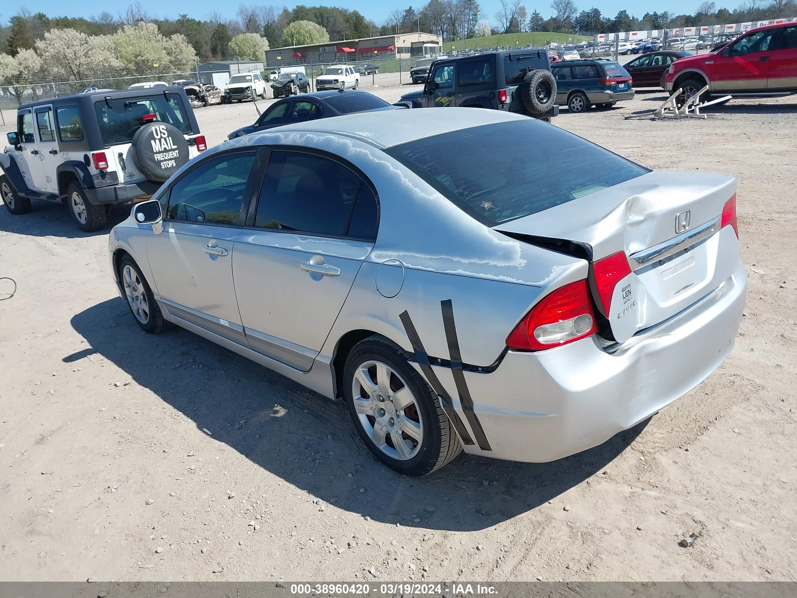 Photo 2 VIN: 2HGFA1F58AH513365 - HONDA CIVIC 