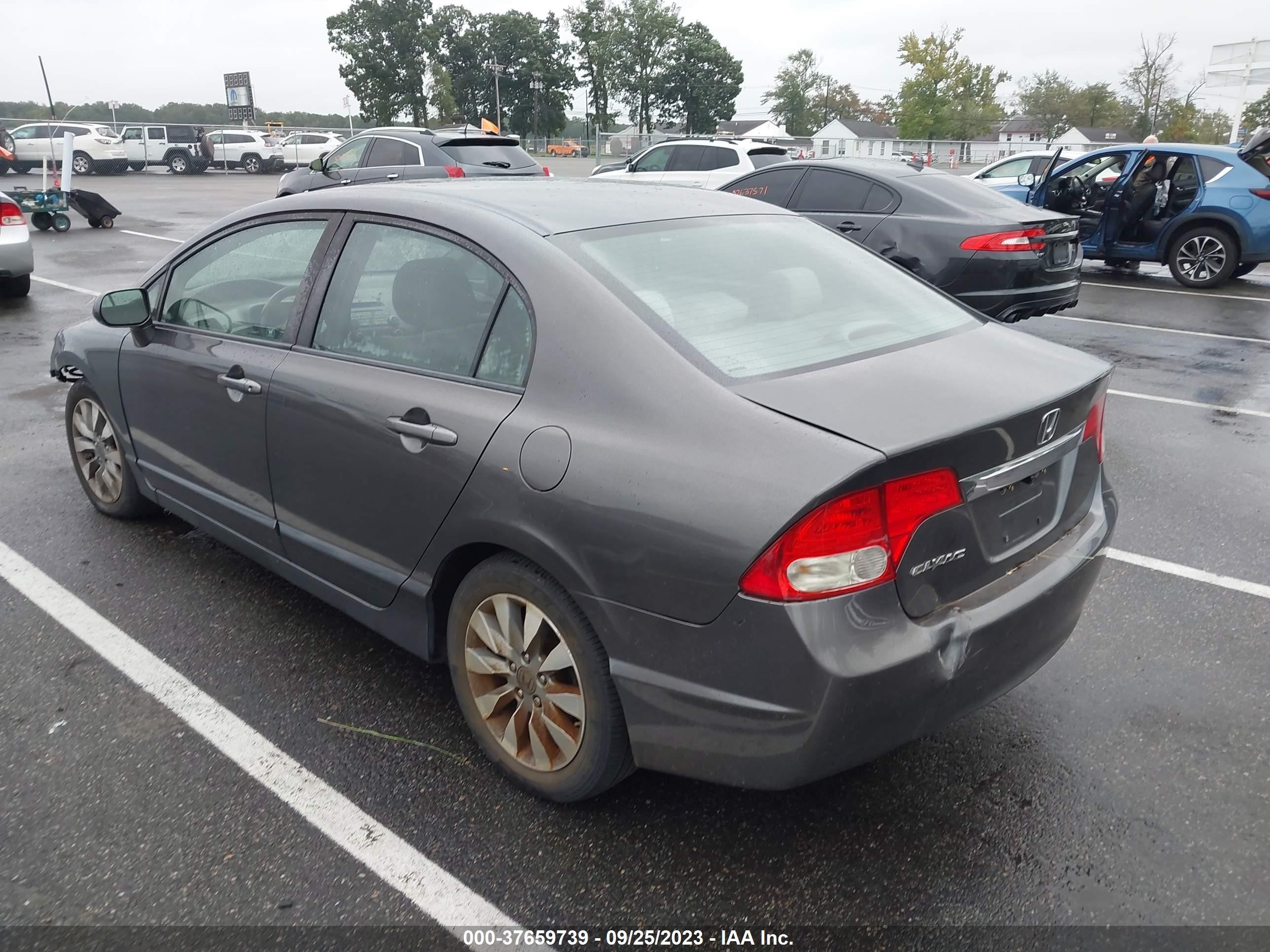 Photo 2 VIN: 2HGFA1F80BH520418 - HONDA CIVIC 