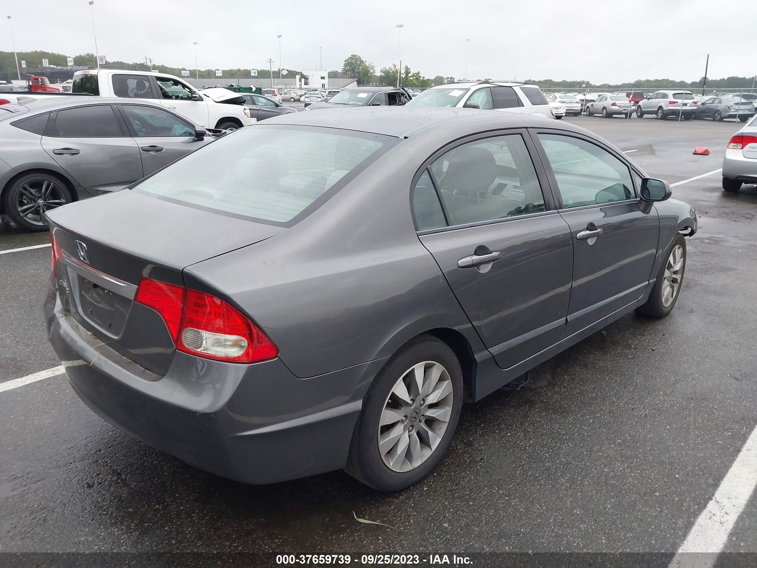 Photo 3 VIN: 2HGFA1F80BH520418 - HONDA CIVIC 