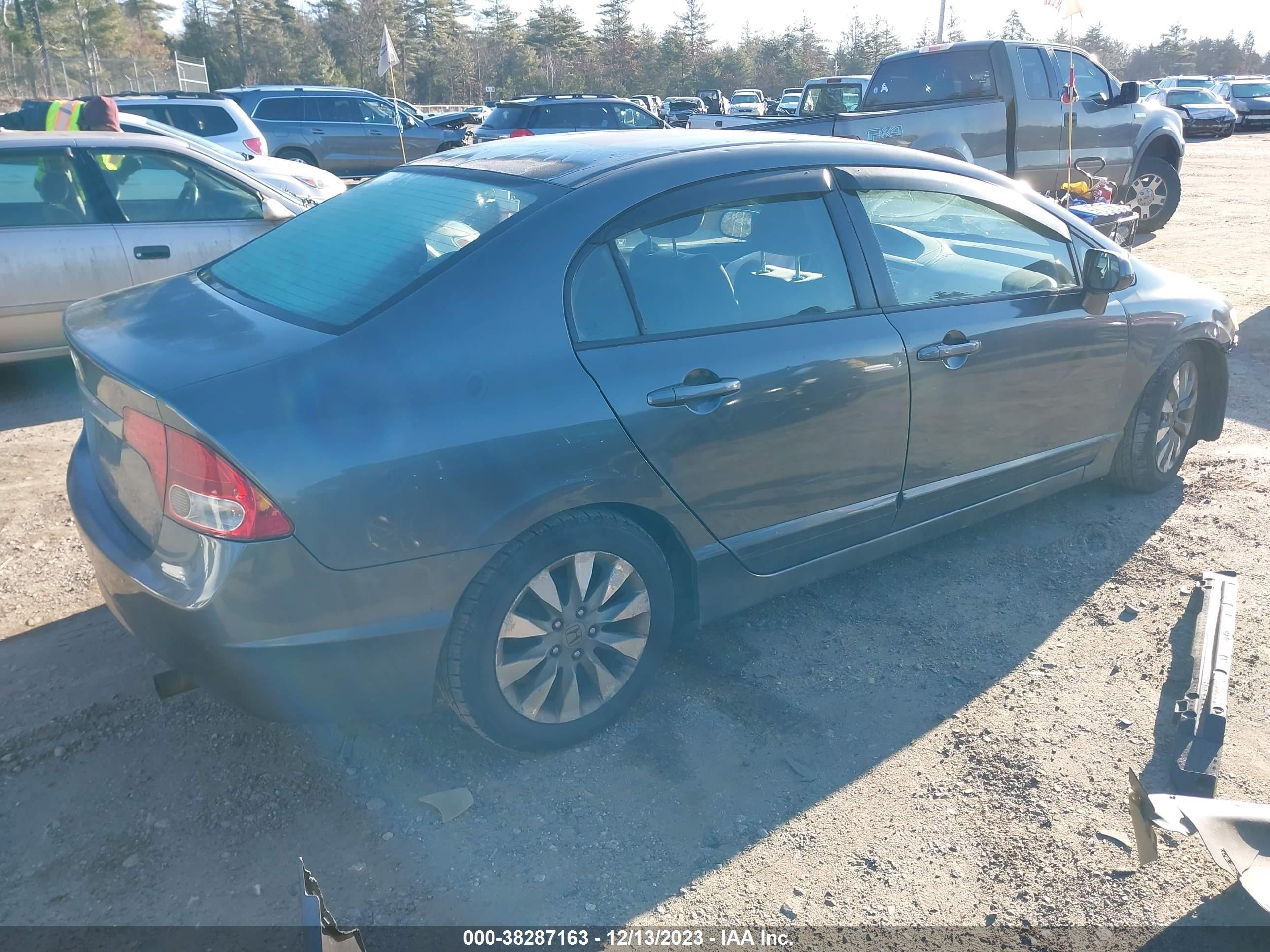 Photo 3 VIN: 2HGFA1F82AH515915 - HONDA CIVIC 