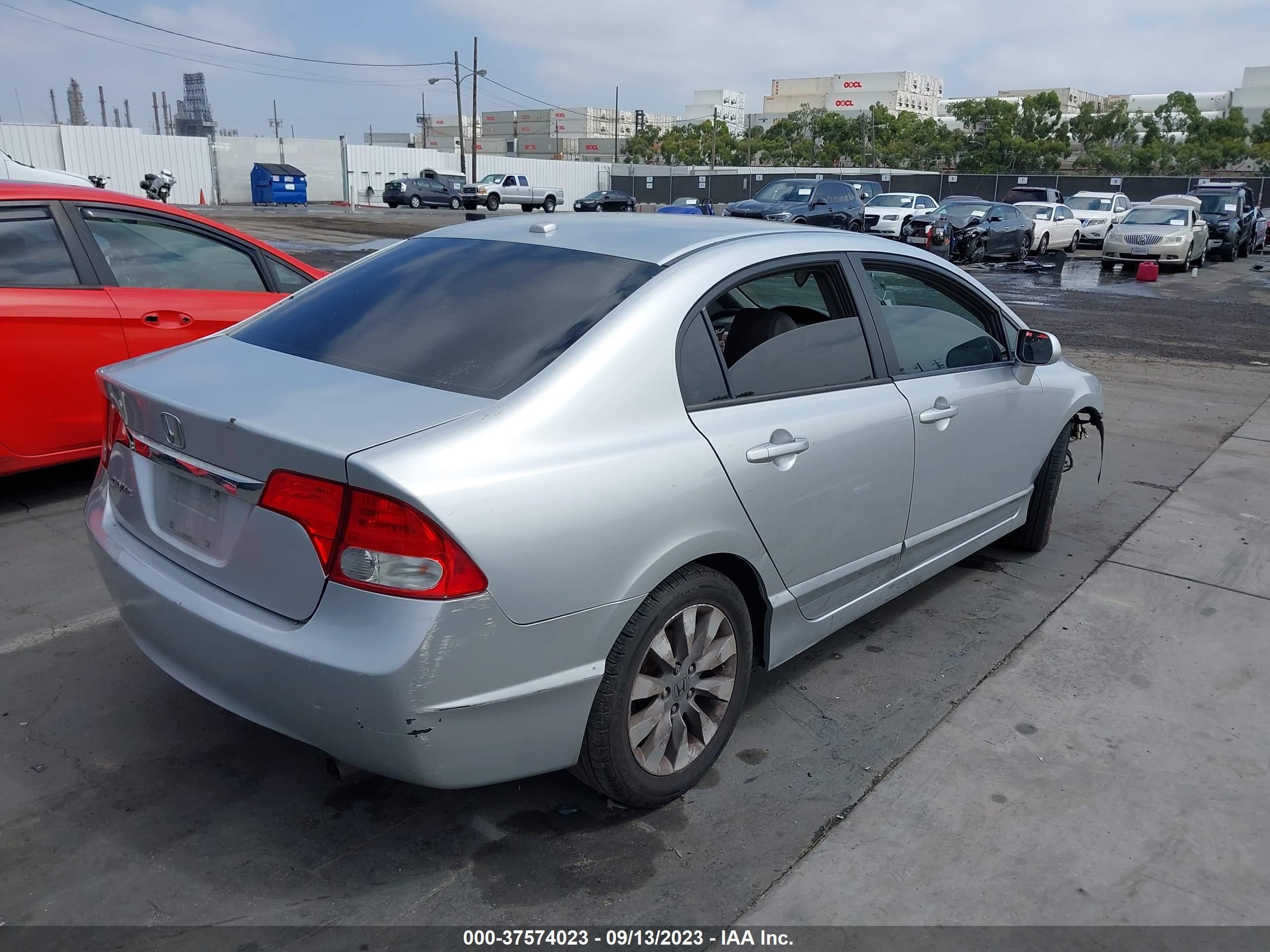 Photo 3 VIN: 2HGFA1F92BH533678 - HONDA CIVIC 