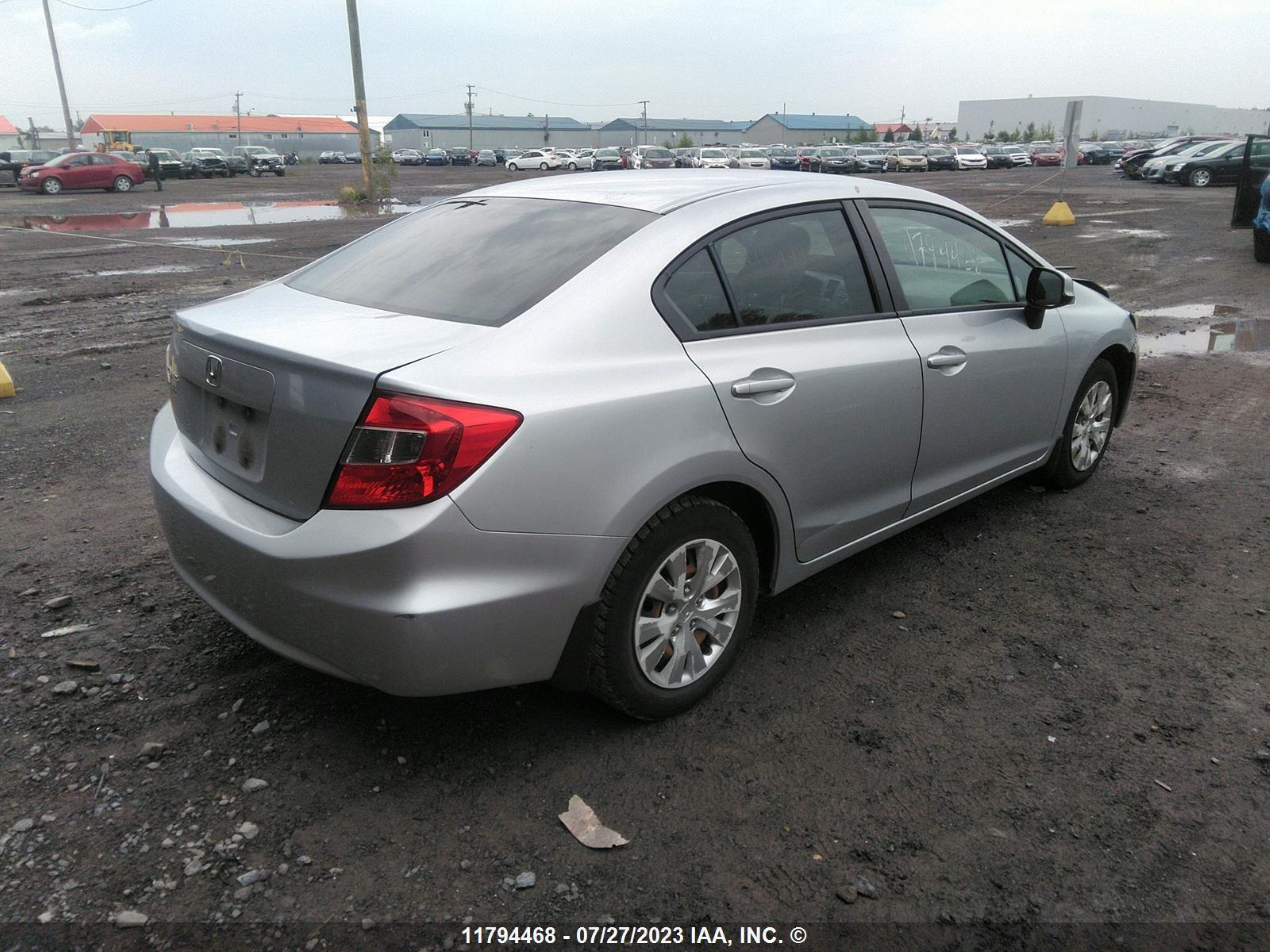 Photo 3 VIN: 2HGFB2E43CH031286 - HONDA CIVIC 