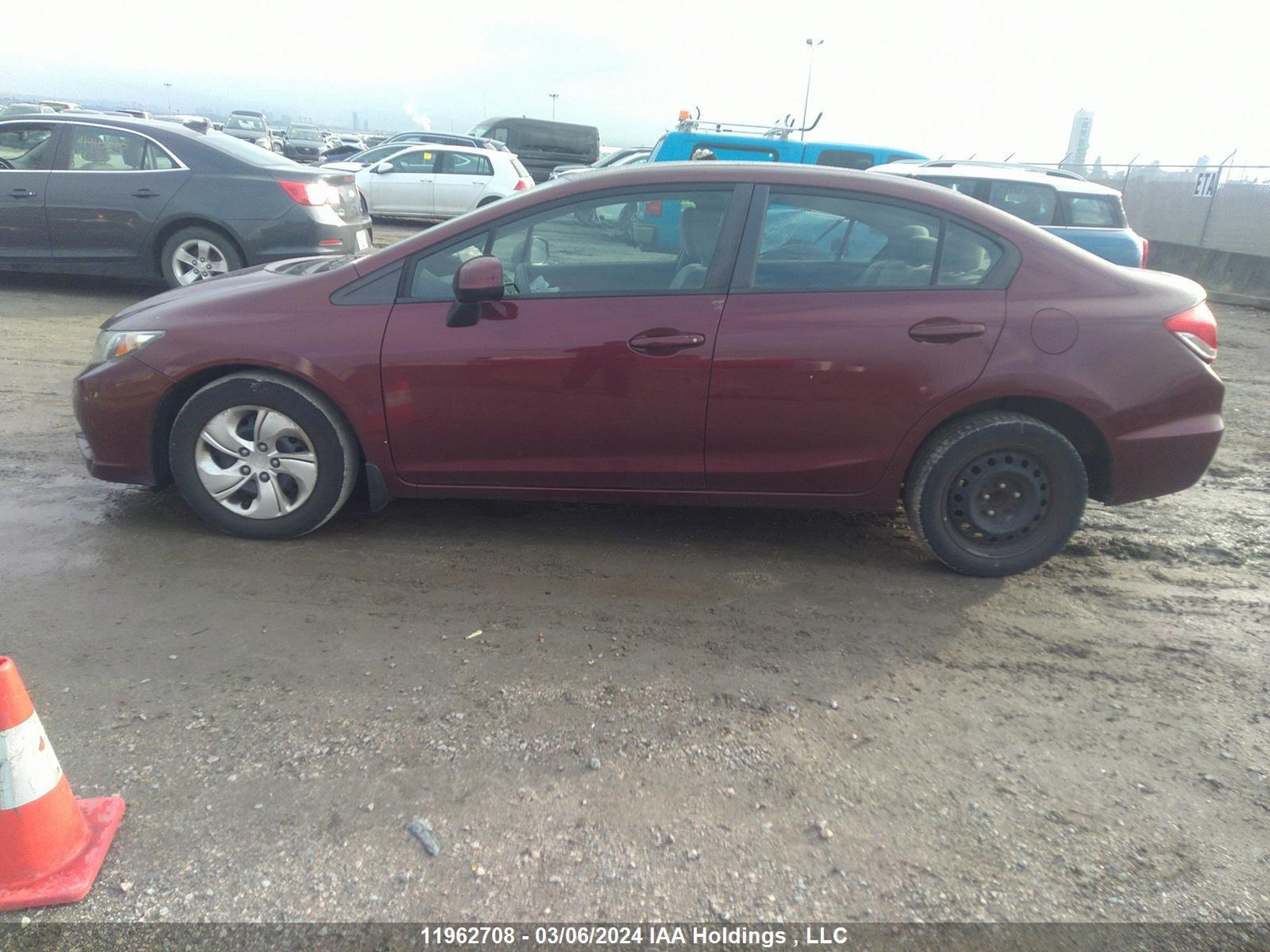 Photo 13 VIN: 2HGFB2F41DH028256 - HONDA CIVIC 