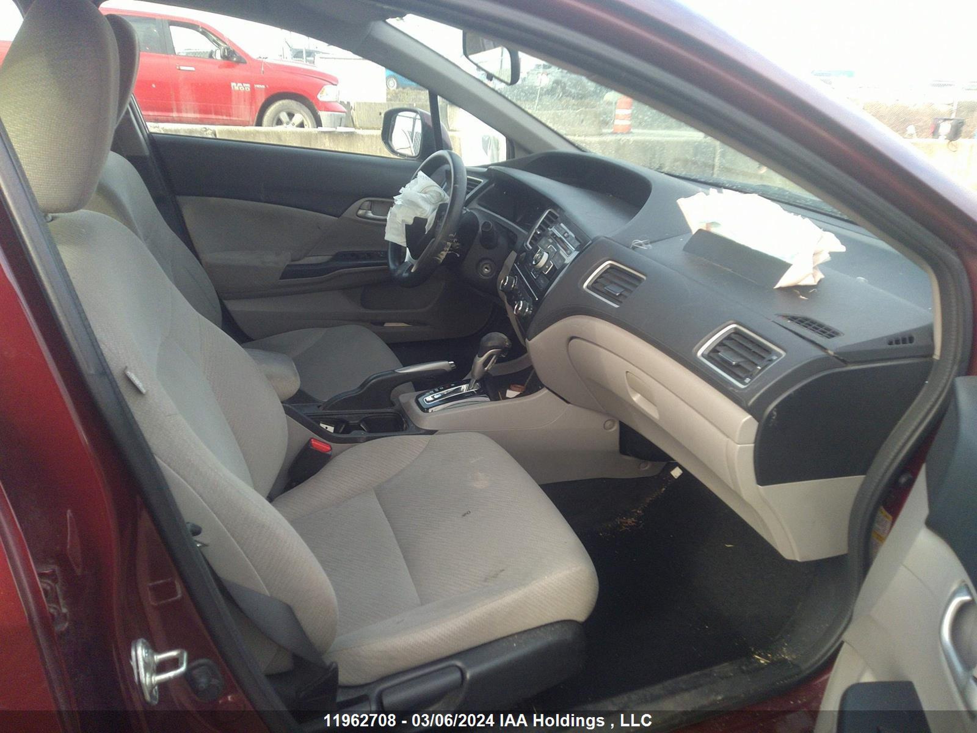 Photo 4 VIN: 2HGFB2F41DH028256 - HONDA CIVIC 