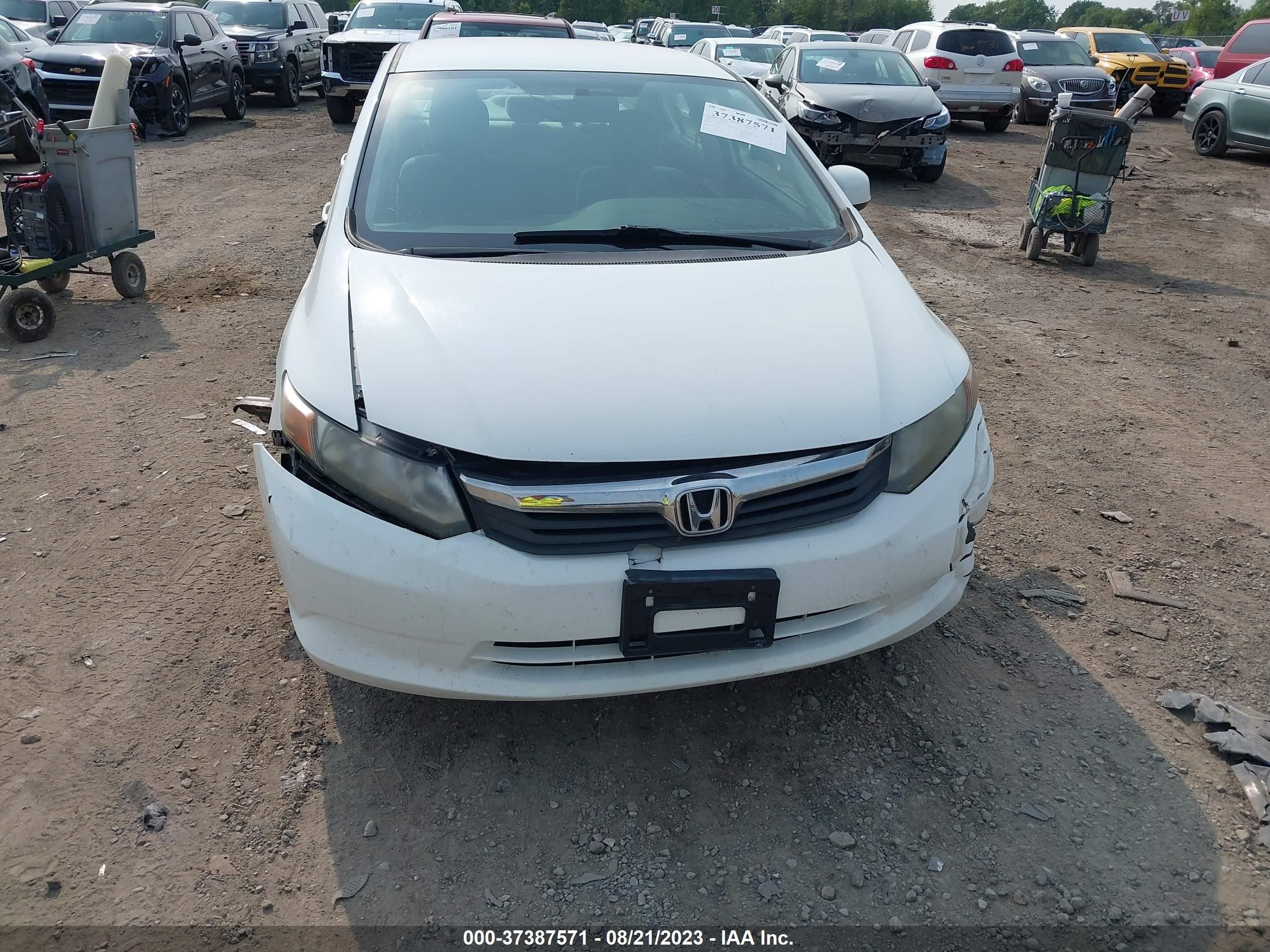 Photo 5 VIN: 2HGFB2F50CH317037 - HONDA CIVIC 