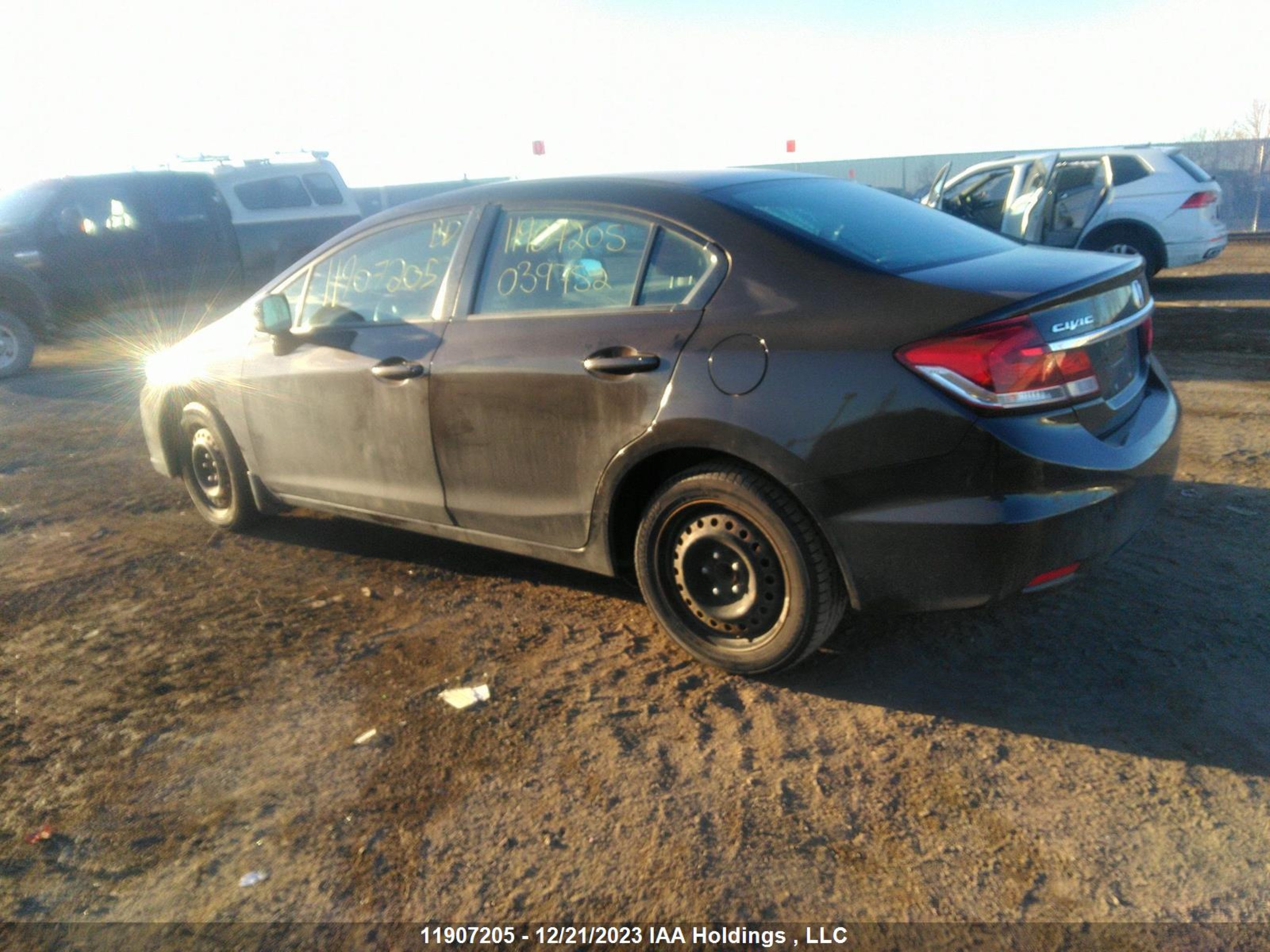 Photo 2 VIN: 2HGFB2F51DH039752 - HONDA CIVIC 