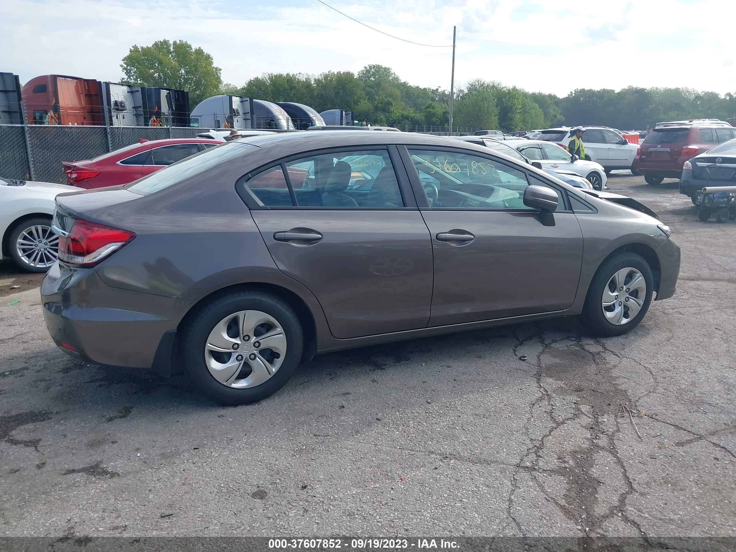 Photo 12 VIN: 2HGFB2F51EH517816 - HONDA CIVIC 