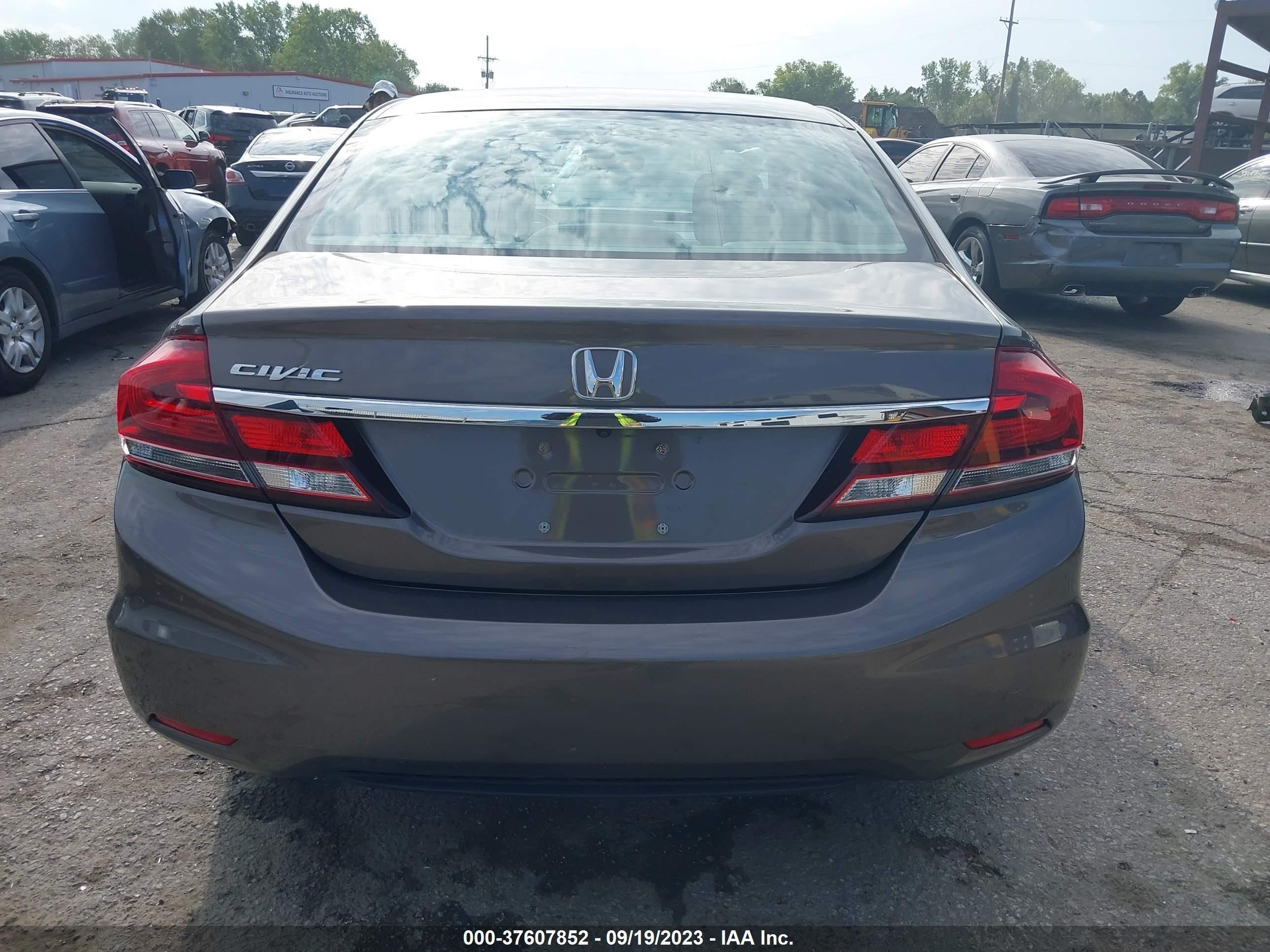 Photo 15 VIN: 2HGFB2F51EH517816 - HONDA CIVIC 