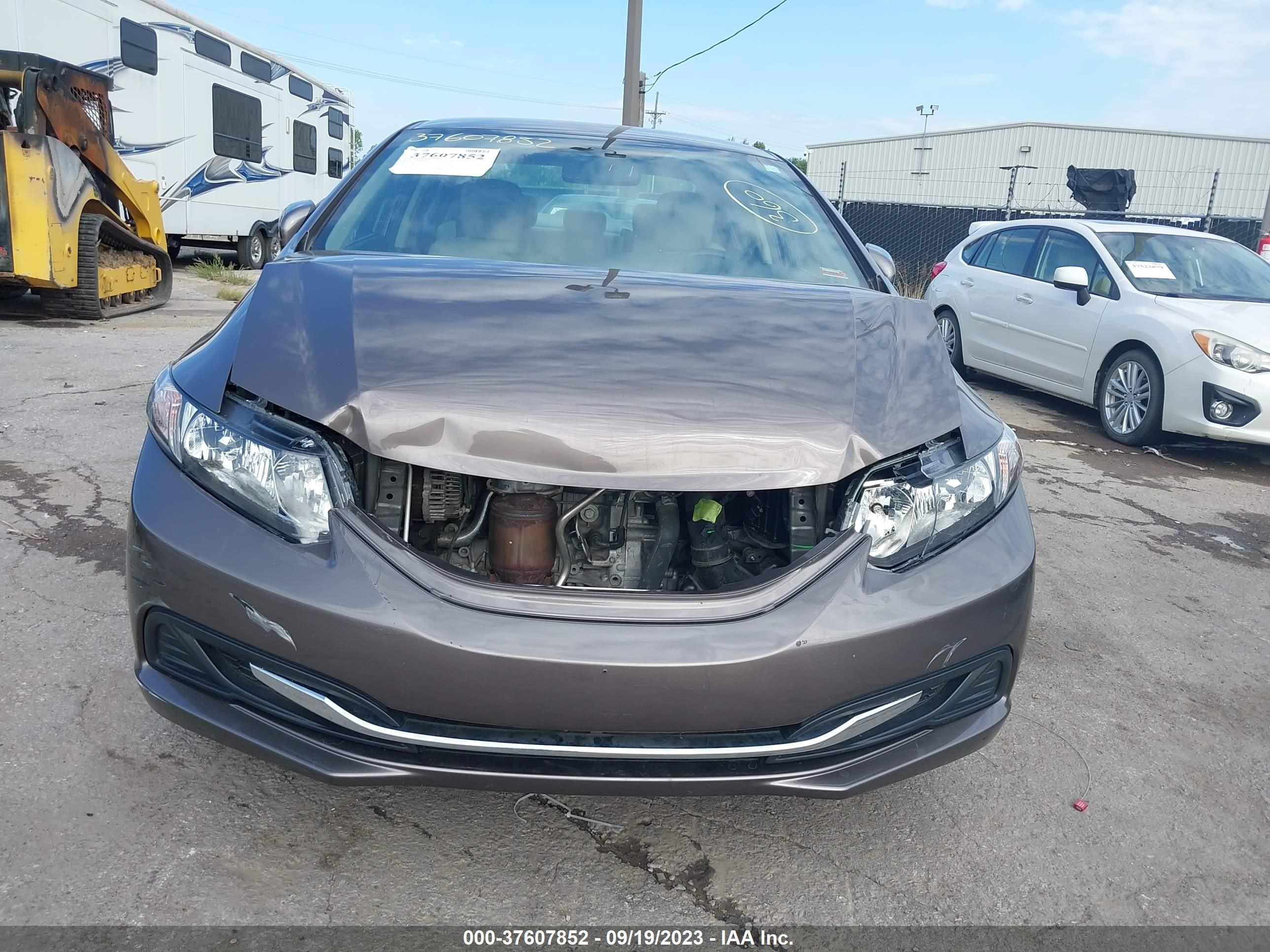 Photo 5 VIN: 2HGFB2F51EH517816 - HONDA CIVIC 