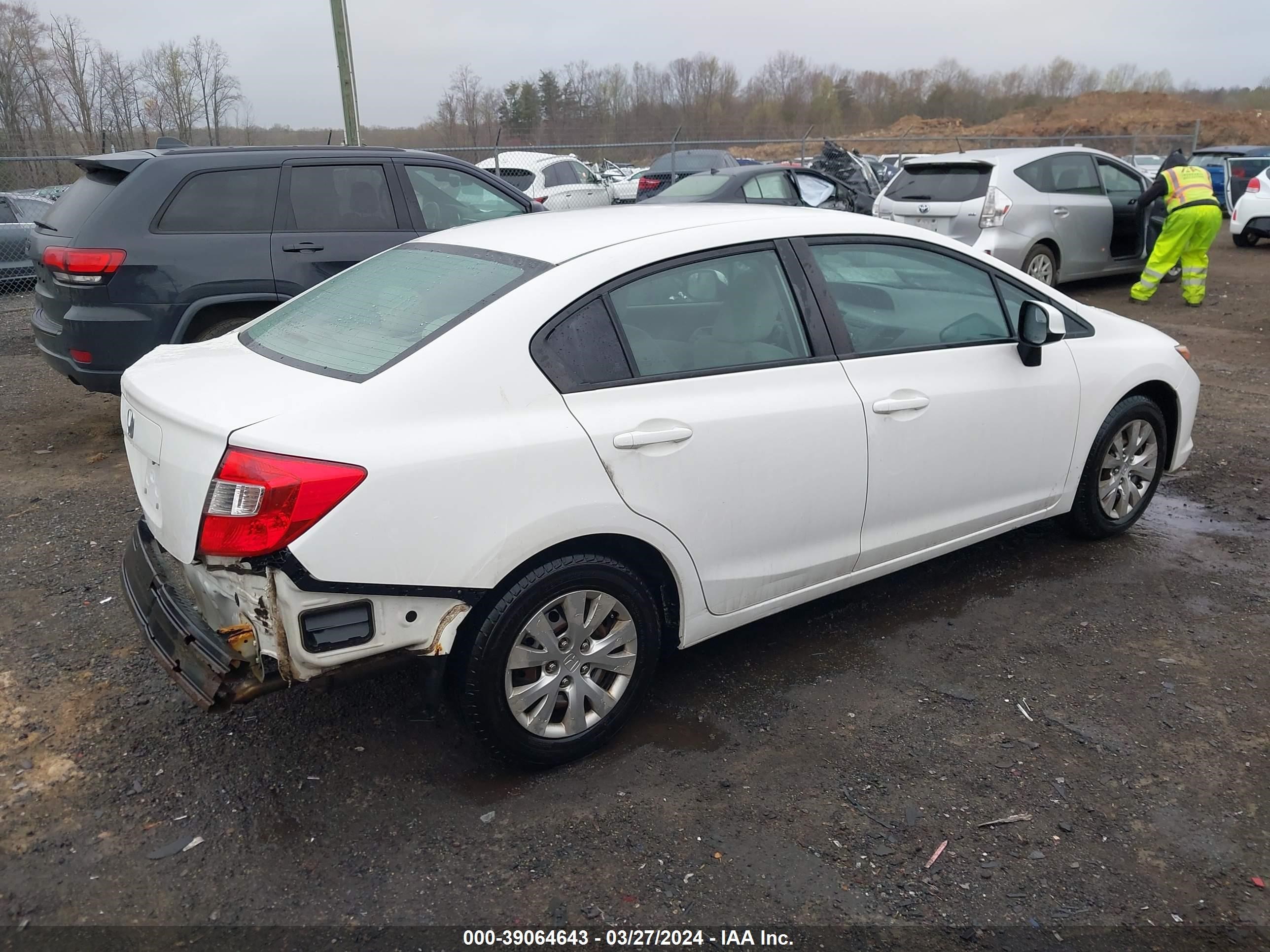 Photo 3 VIN: 2HGFB2F53CH561412 - HONDA CIVIC 