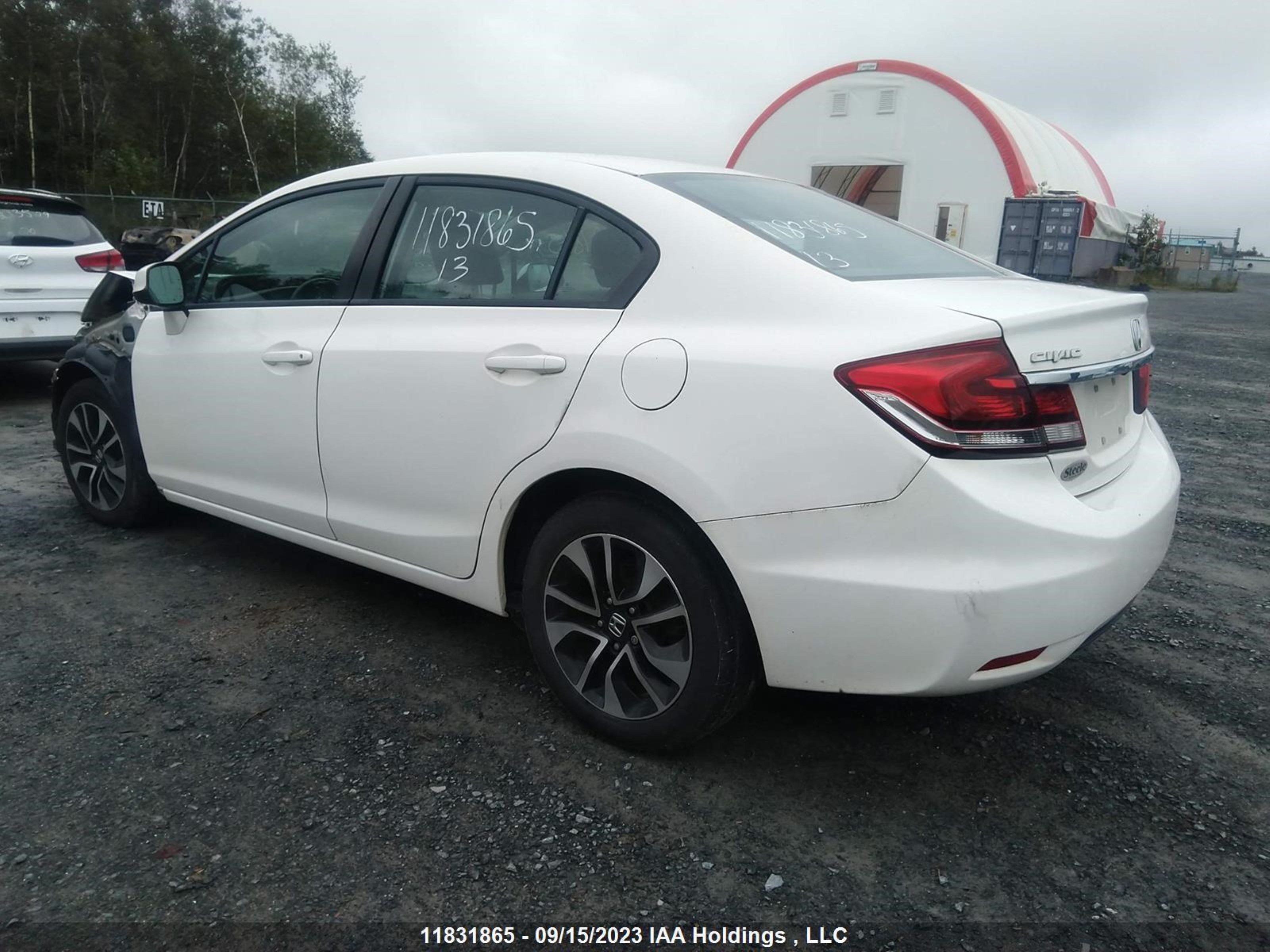 Photo 2 VIN: 2HGFB2F53DH032964 - HONDA CIVIC 