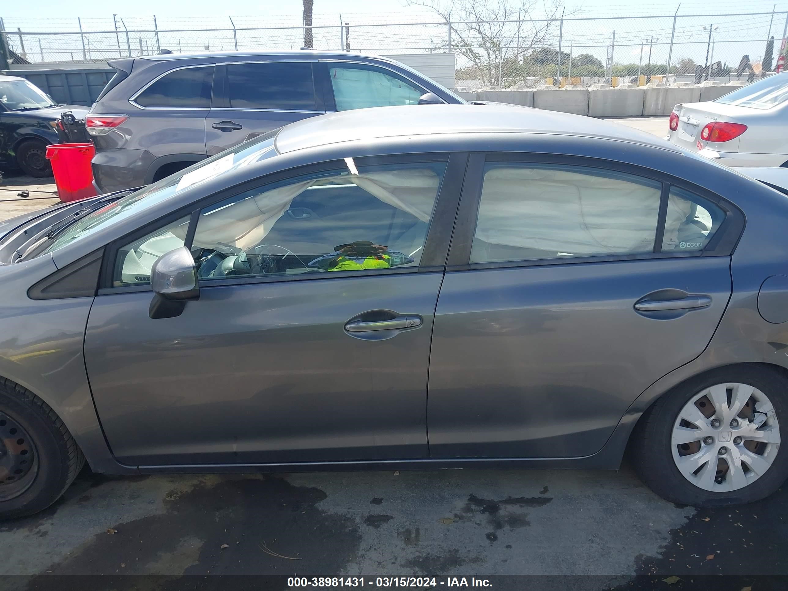 Photo 13 VIN: 2HGFB2F54CH332608 - HONDA CIVIC 