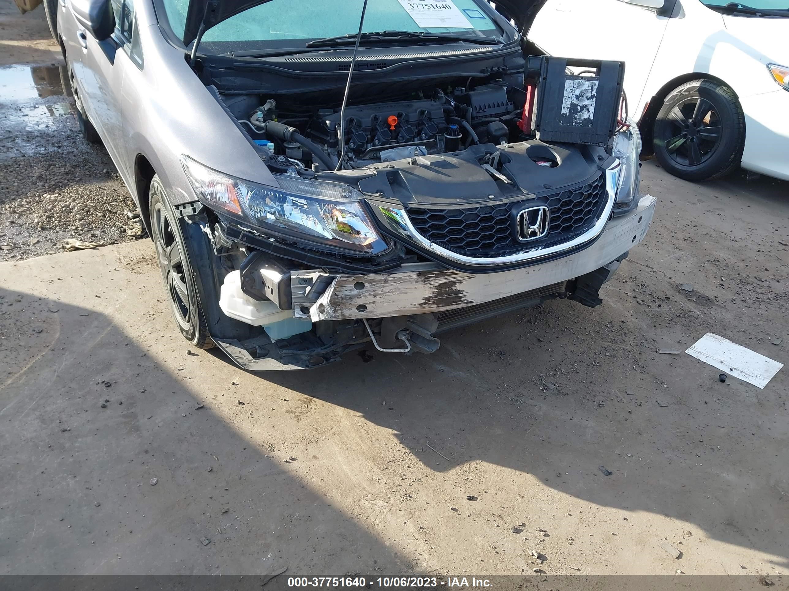 Photo 5 VIN: 2HGFB2F54FH565022 - HONDA CIVIC SEDAN 