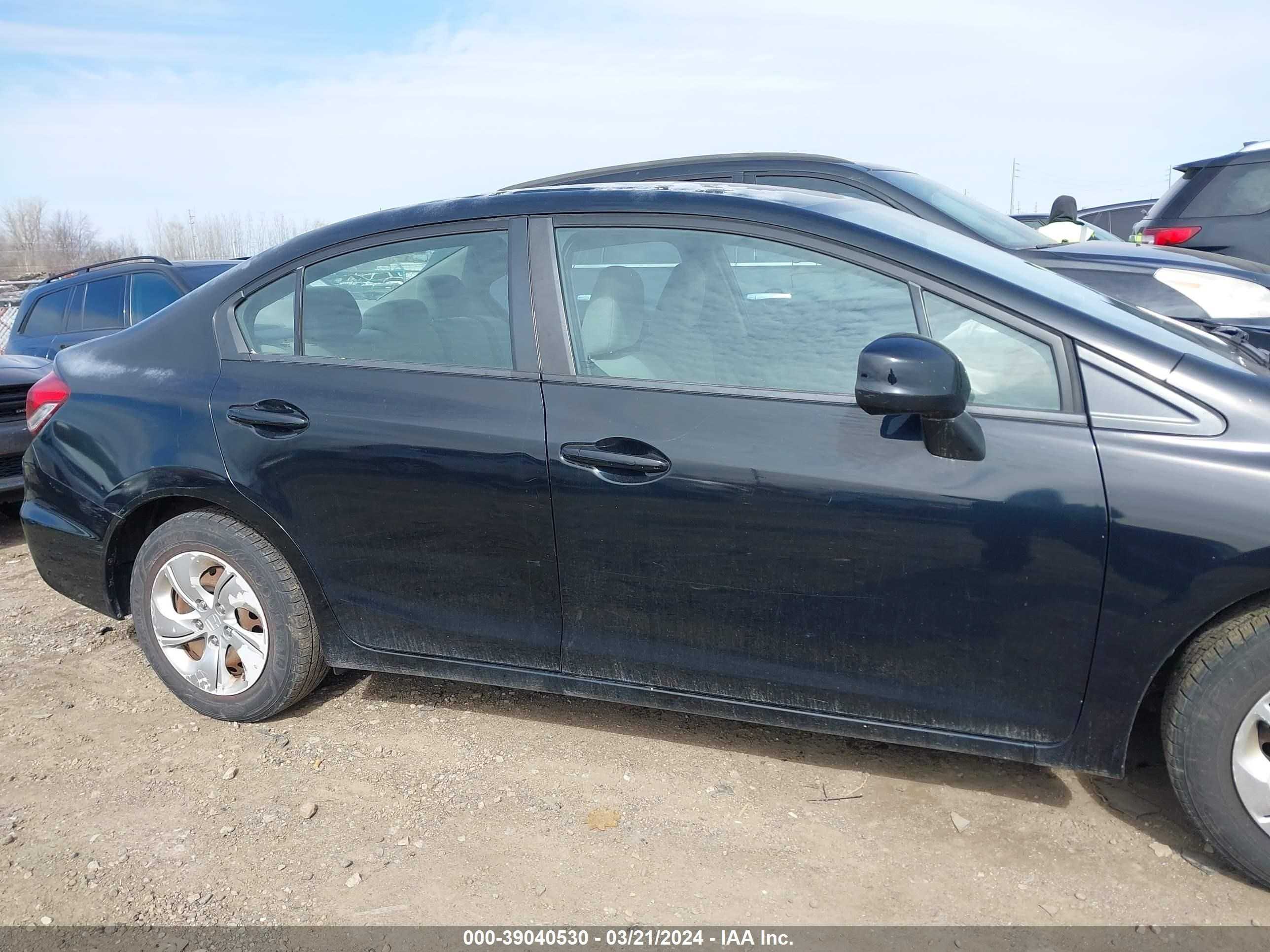 Photo 12 VIN: 2HGFB2F55DH523777 - HONDA CIVIC 