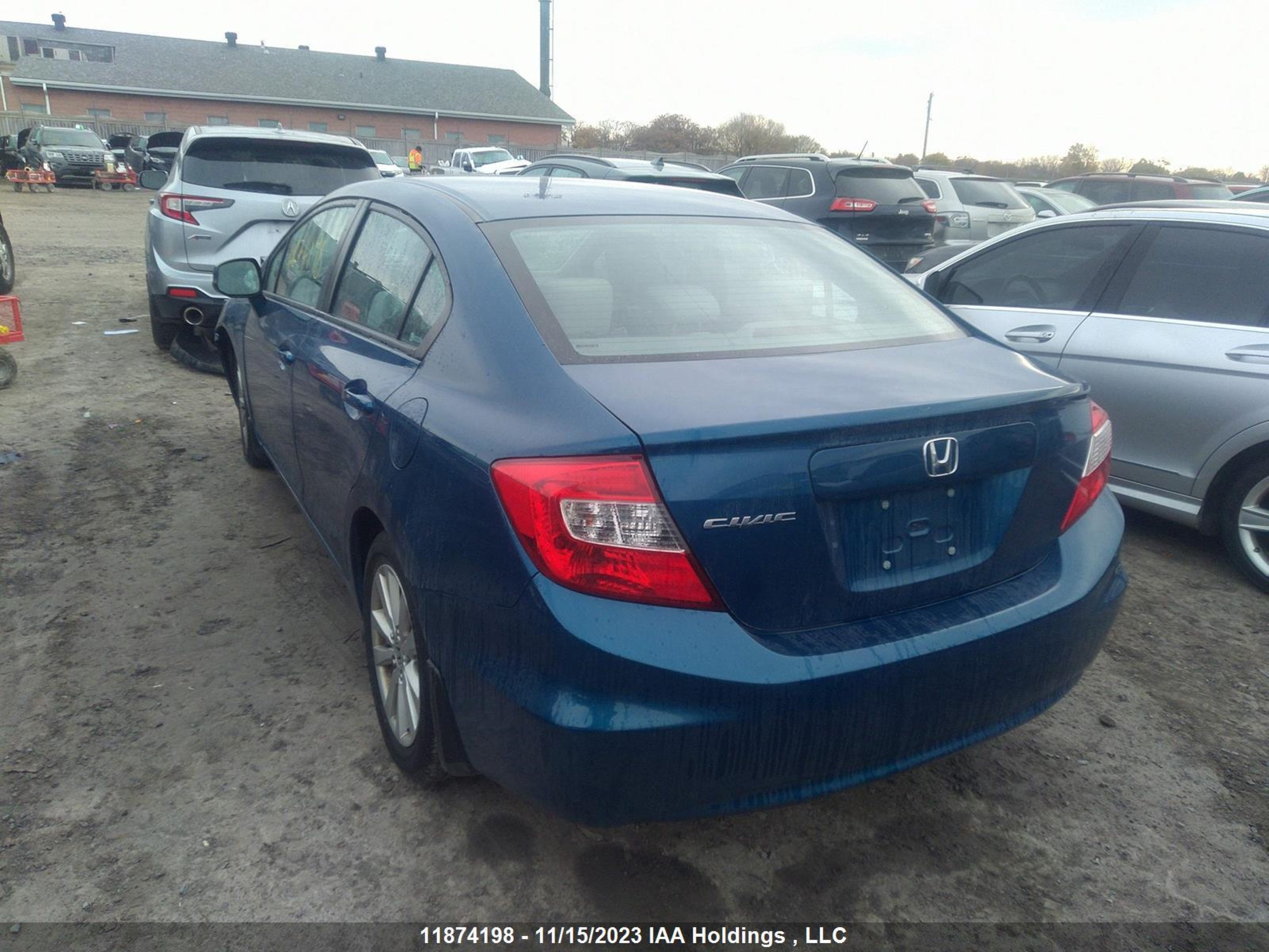 Photo 2 VIN: 2HGFB2F56CH013081 - HONDA CIVIC 