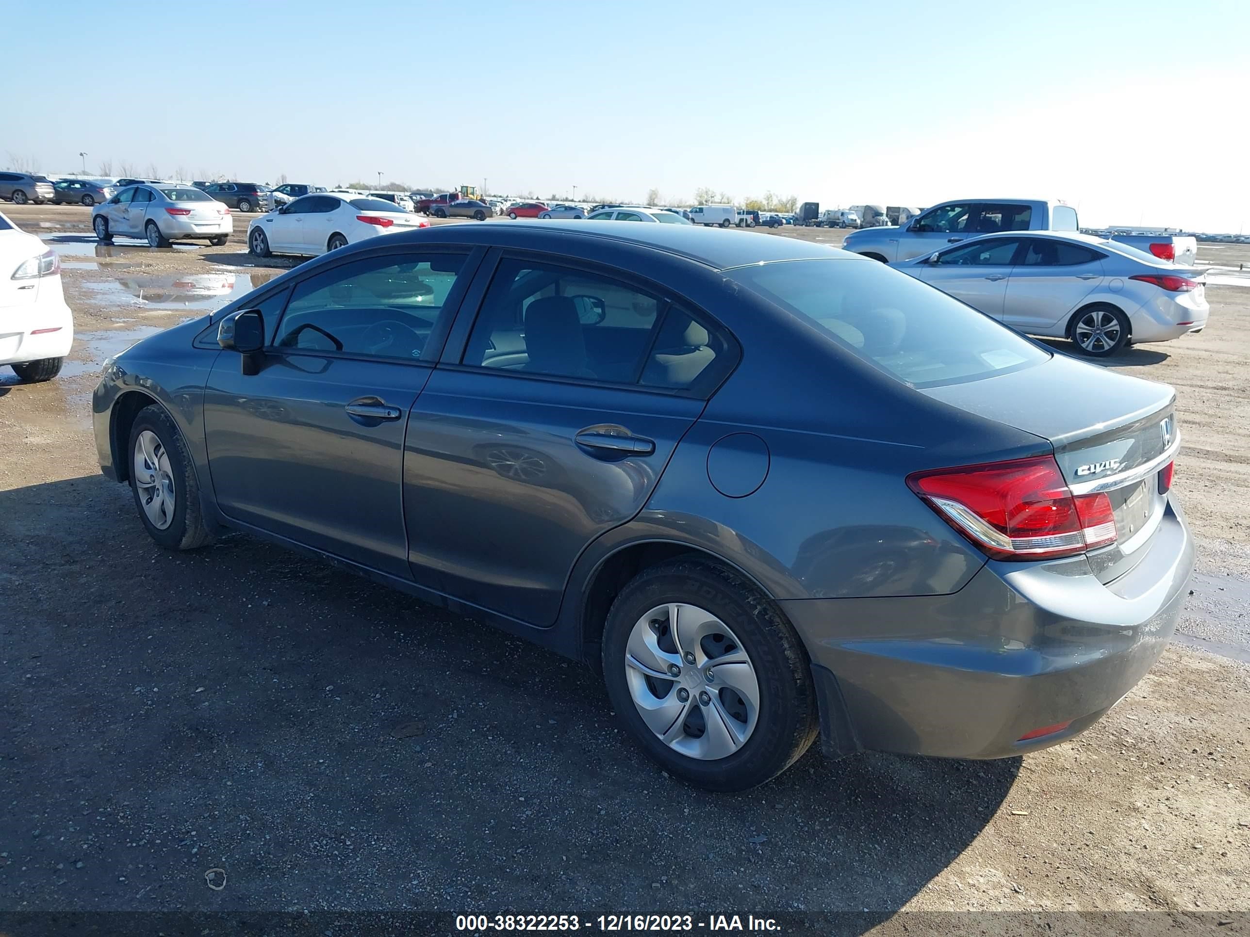 Photo 2 VIN: 2HGFB2F56DH572552 - HONDA CIVIC 