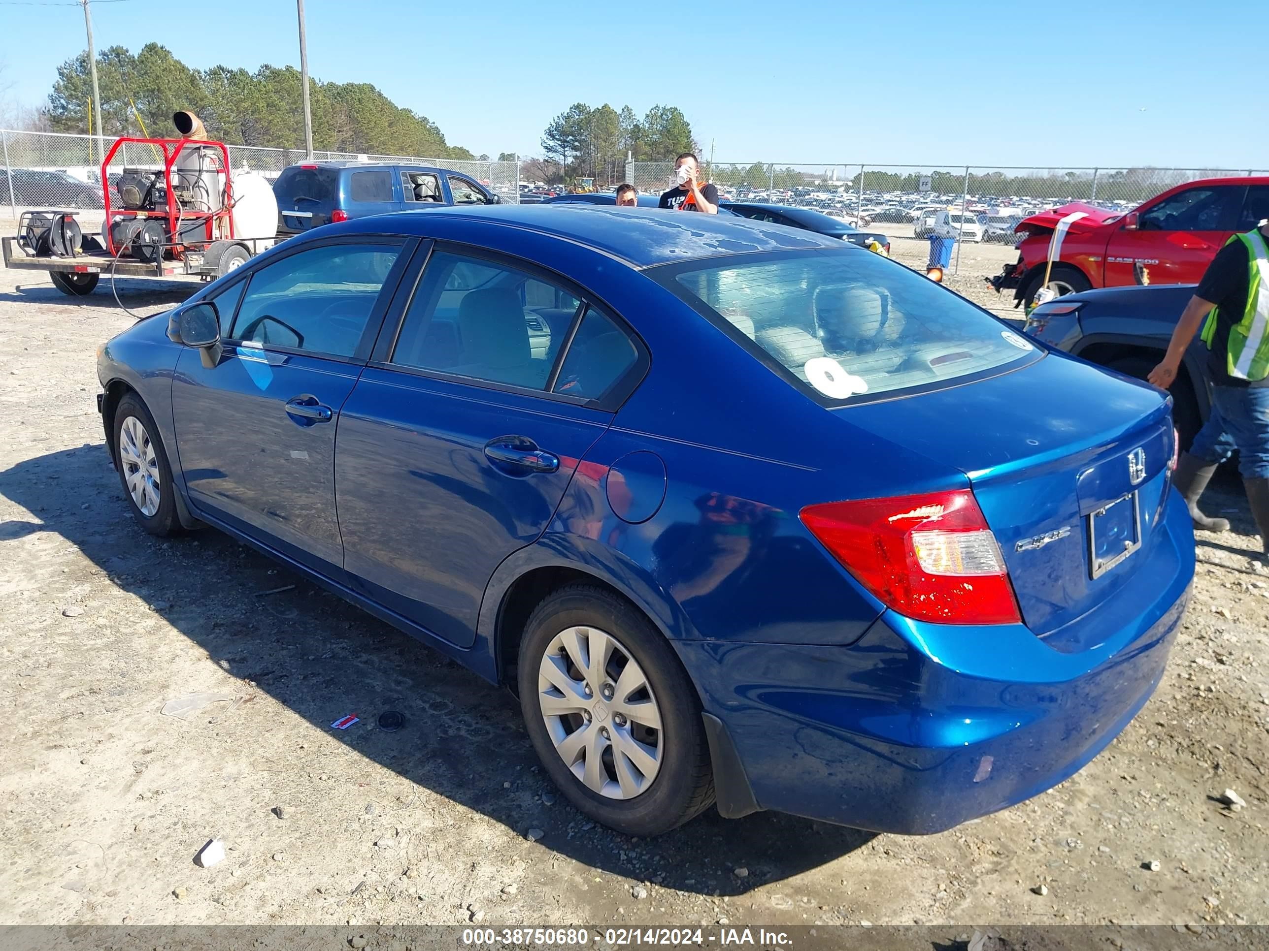 Photo 2 VIN: 2HGFB2F57CH501052 - HONDA CIVIC 