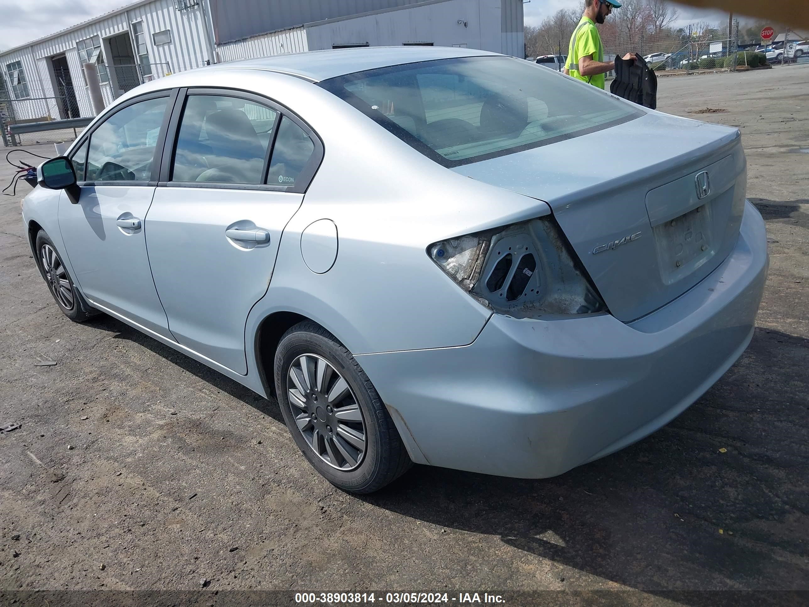 Photo 2 VIN: 2HGFB2F57CH568248 - HONDA CIVIC 