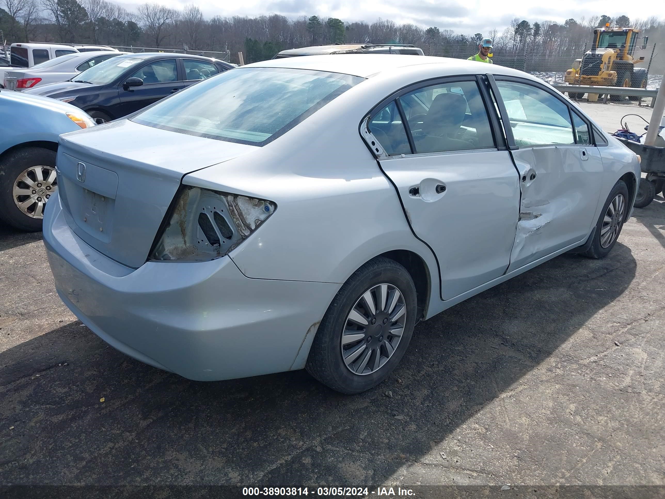 Photo 3 VIN: 2HGFB2F57CH568248 - HONDA CIVIC 