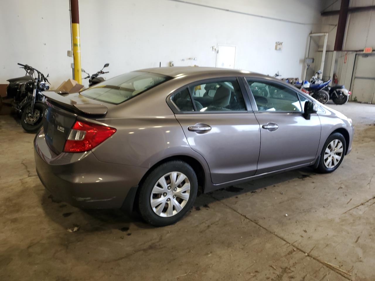 Photo 2 VIN: 2HGFB2F57CH570128 - HONDA CIVIC 