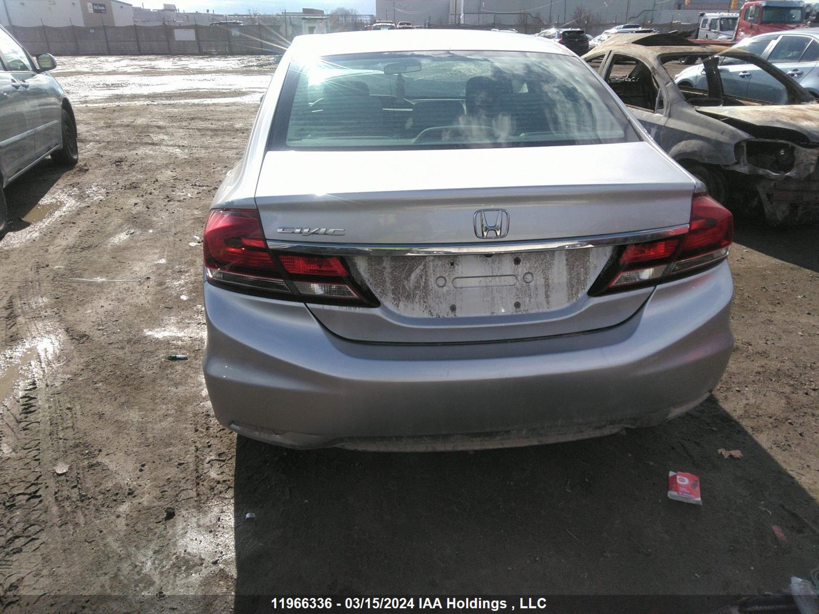 Photo 16 VIN: 2HGFB2F57FH050421 - HONDA CIVIC 